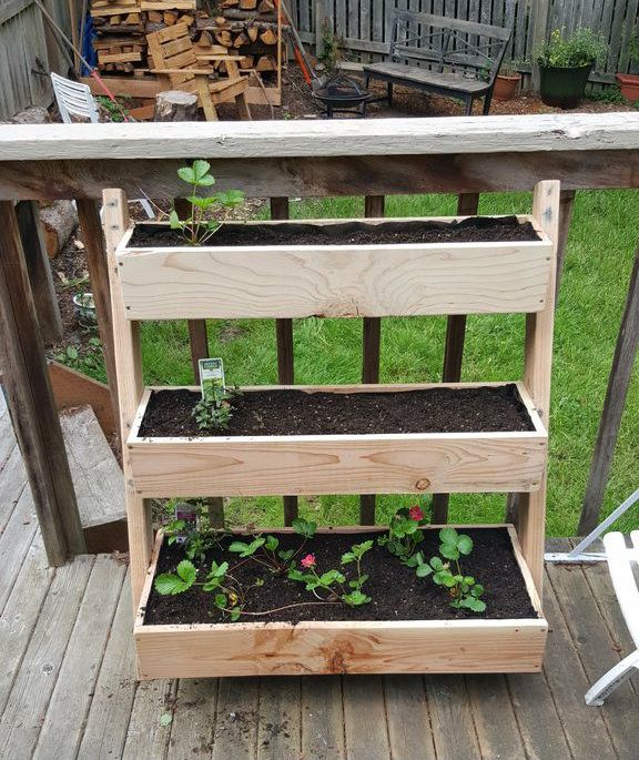 Vertical Leaning Planter