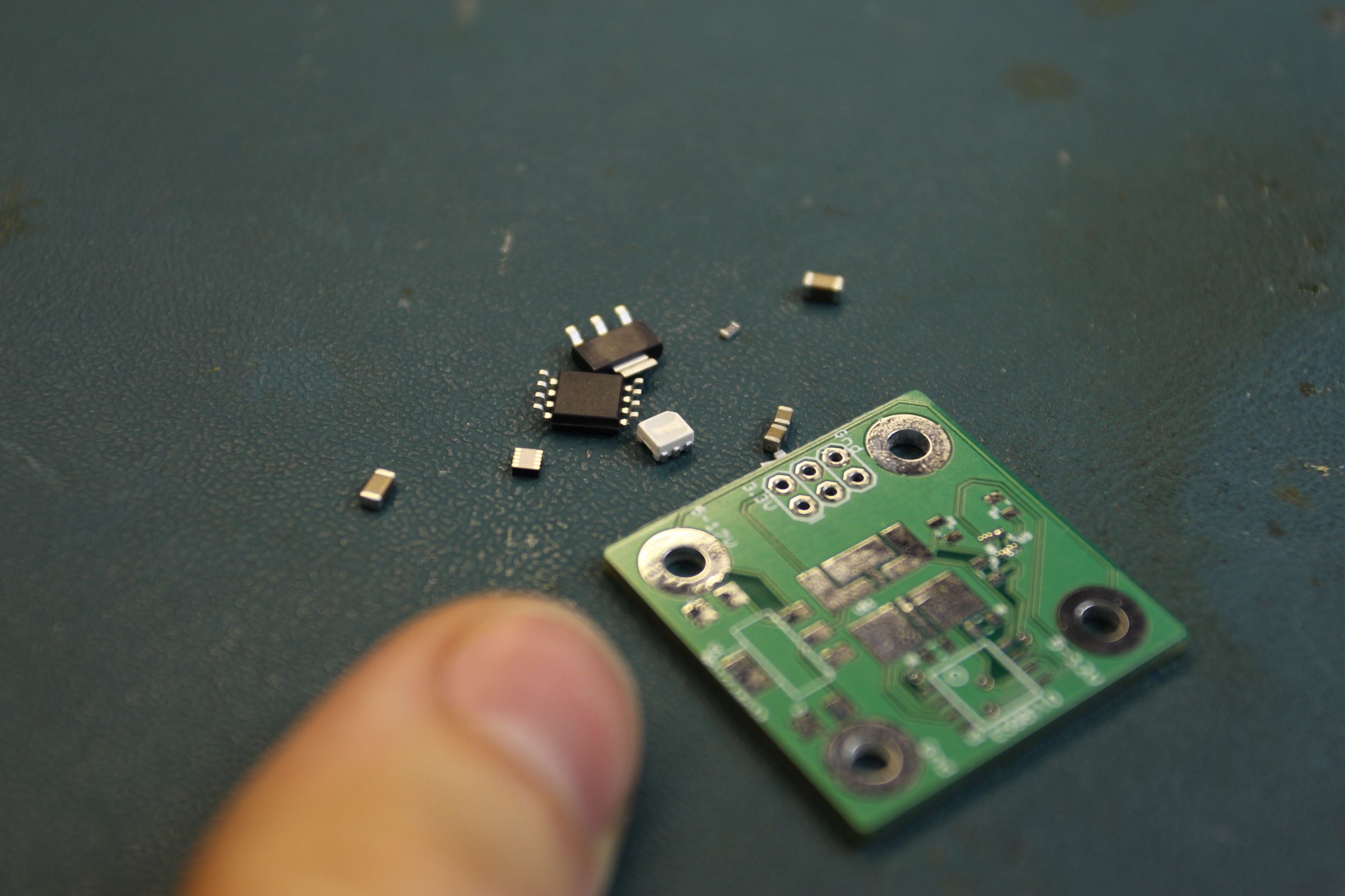 Soldering Tiny SMD Components the Easy and Fast Way (with a Hotplate