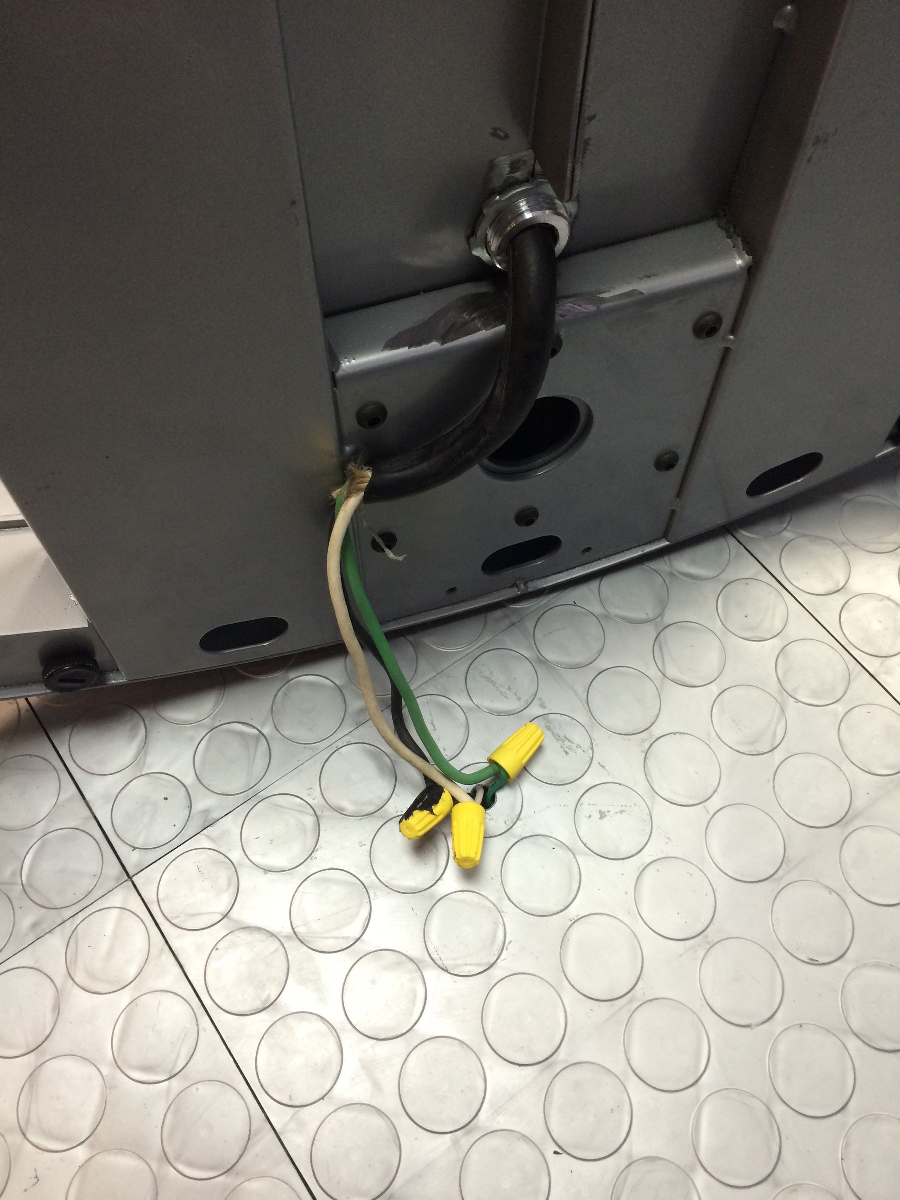 Adjustable Height (Sit / Stand) Desk Power Cord Hack : 4 Steps