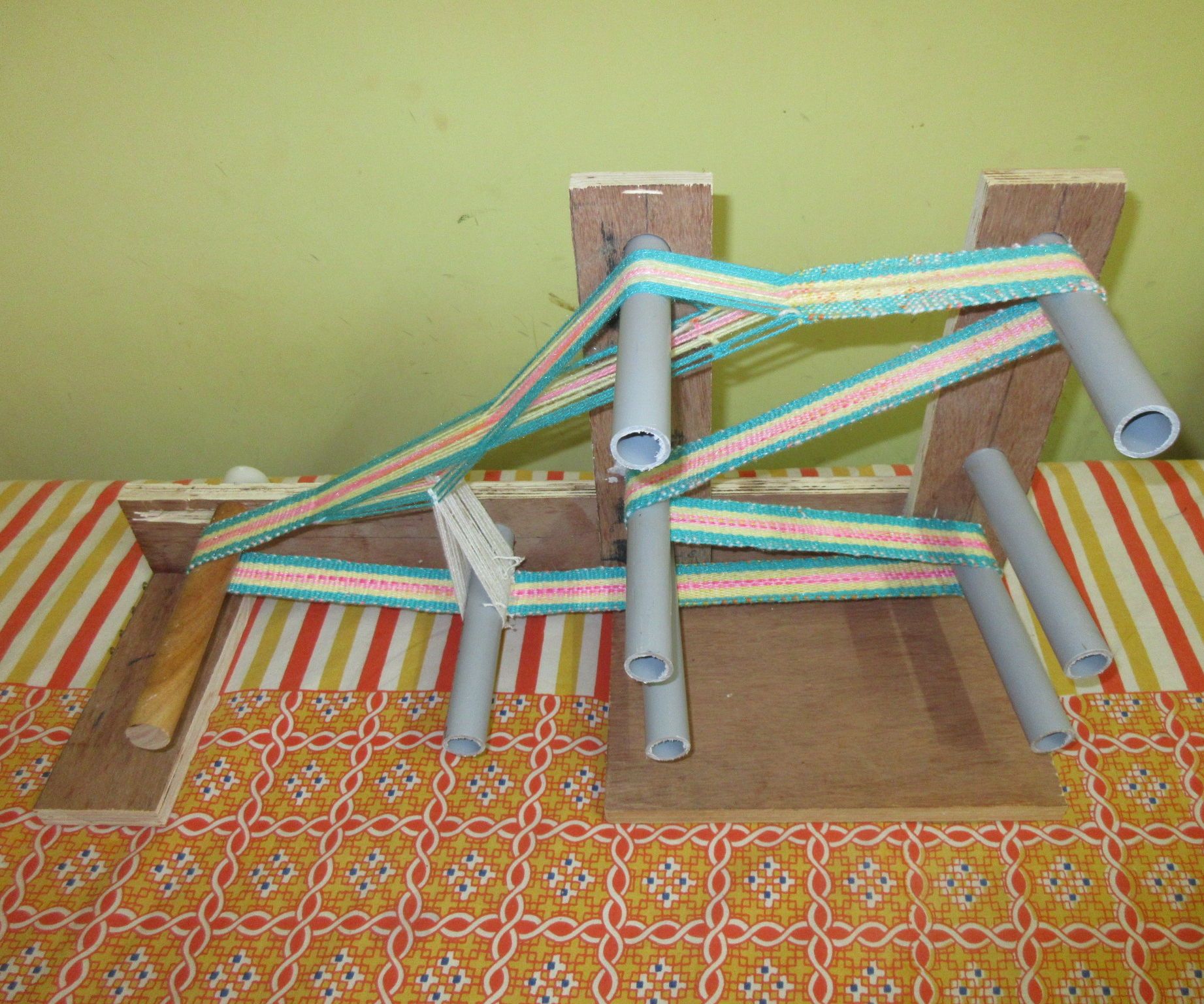 How to Make an Inkle Loom and Weaving a Simple Band