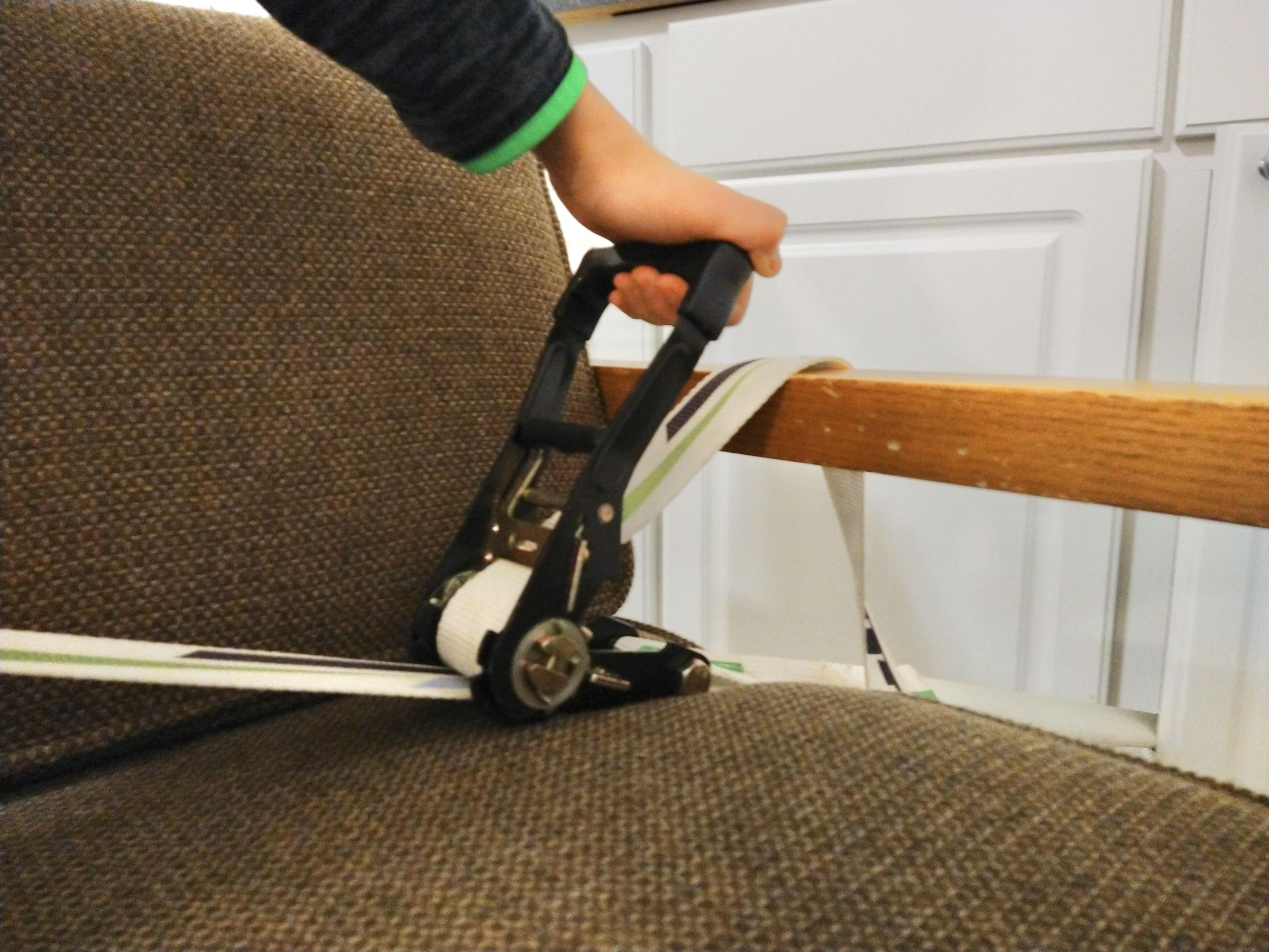 How to Build an Indoor Slackline With 5 Easy Steps! 5 Steps