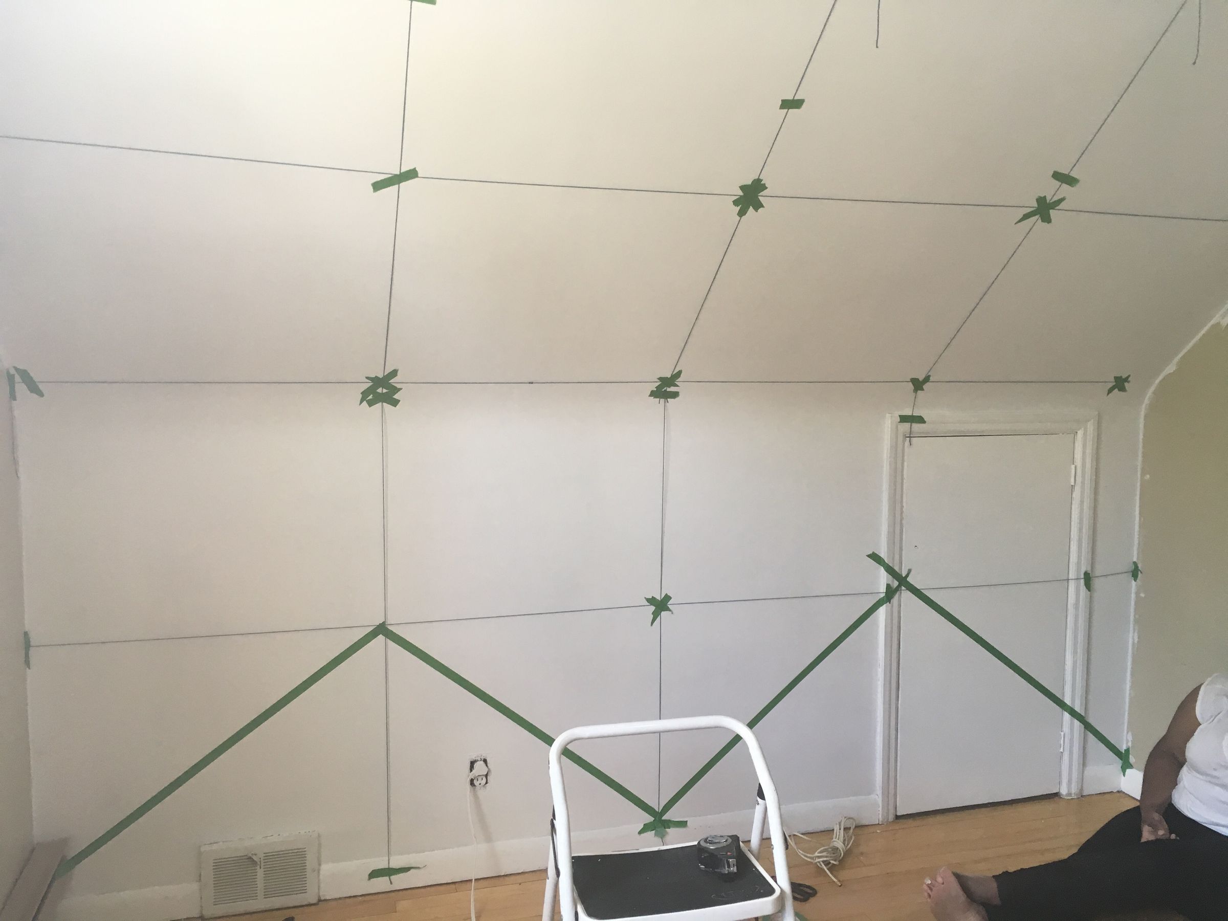 Painting a Chevron Pattern on Sloped Ceilings/Walls 5 Steps (with