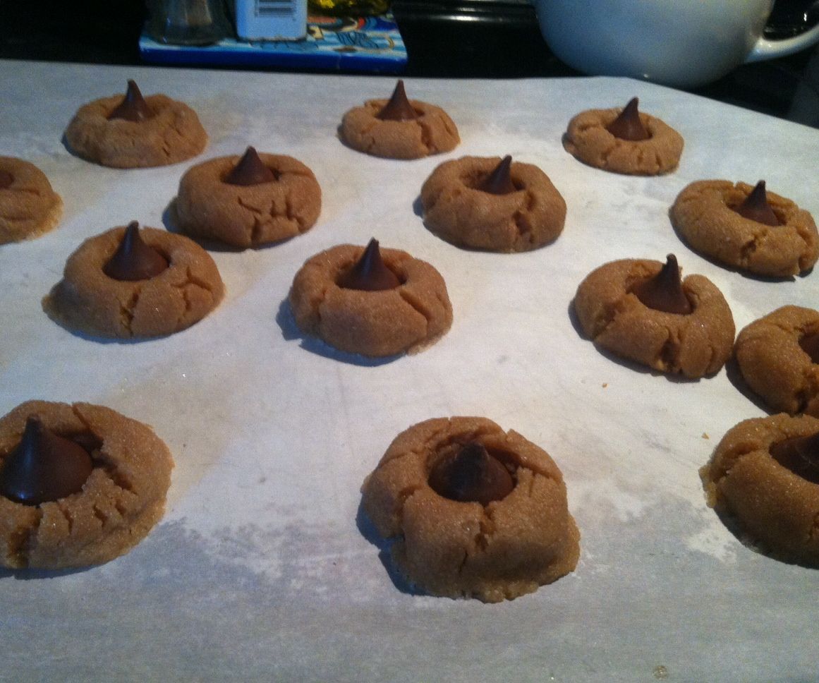 Easy 4-Ingredient Peanut Butter Blossom Cookies