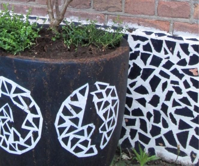 Faux Mosaic; Match Flowerpots to Mosaic Wall