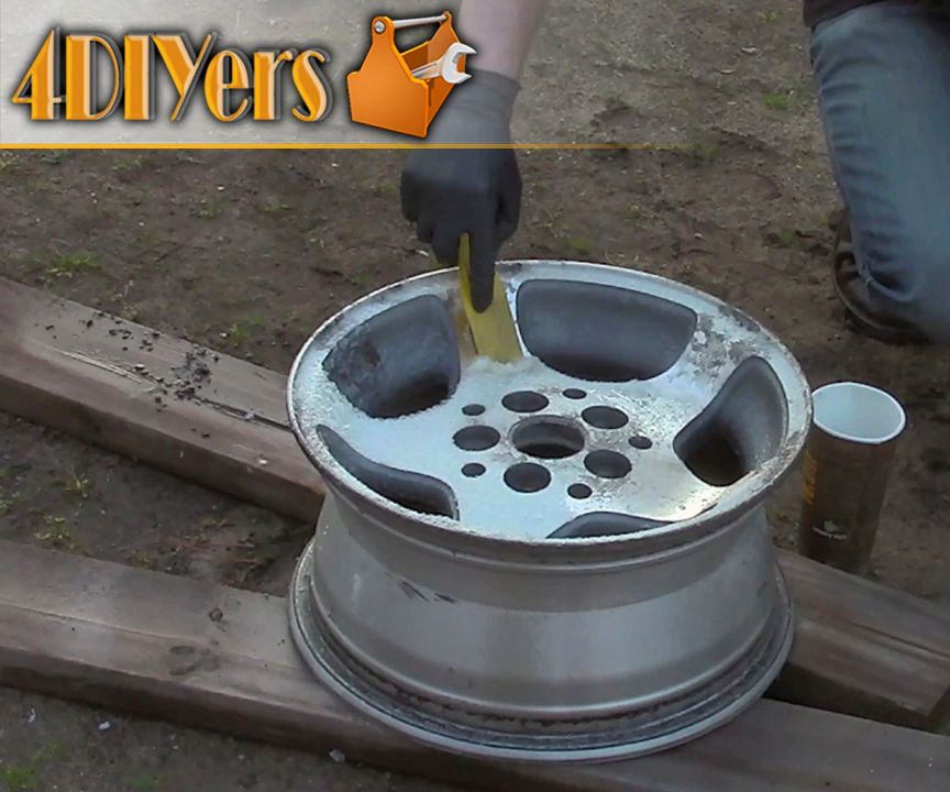 How to Remove the Paint or Clear Coat From Wheels