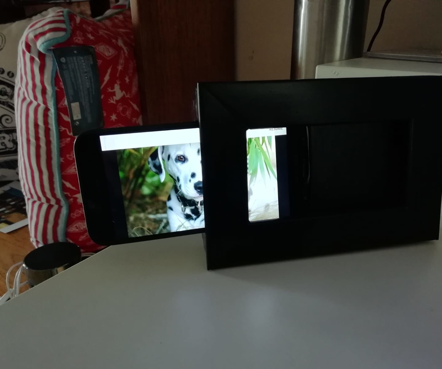 Portable Pocketsized Picture Viewer Using Old Phone