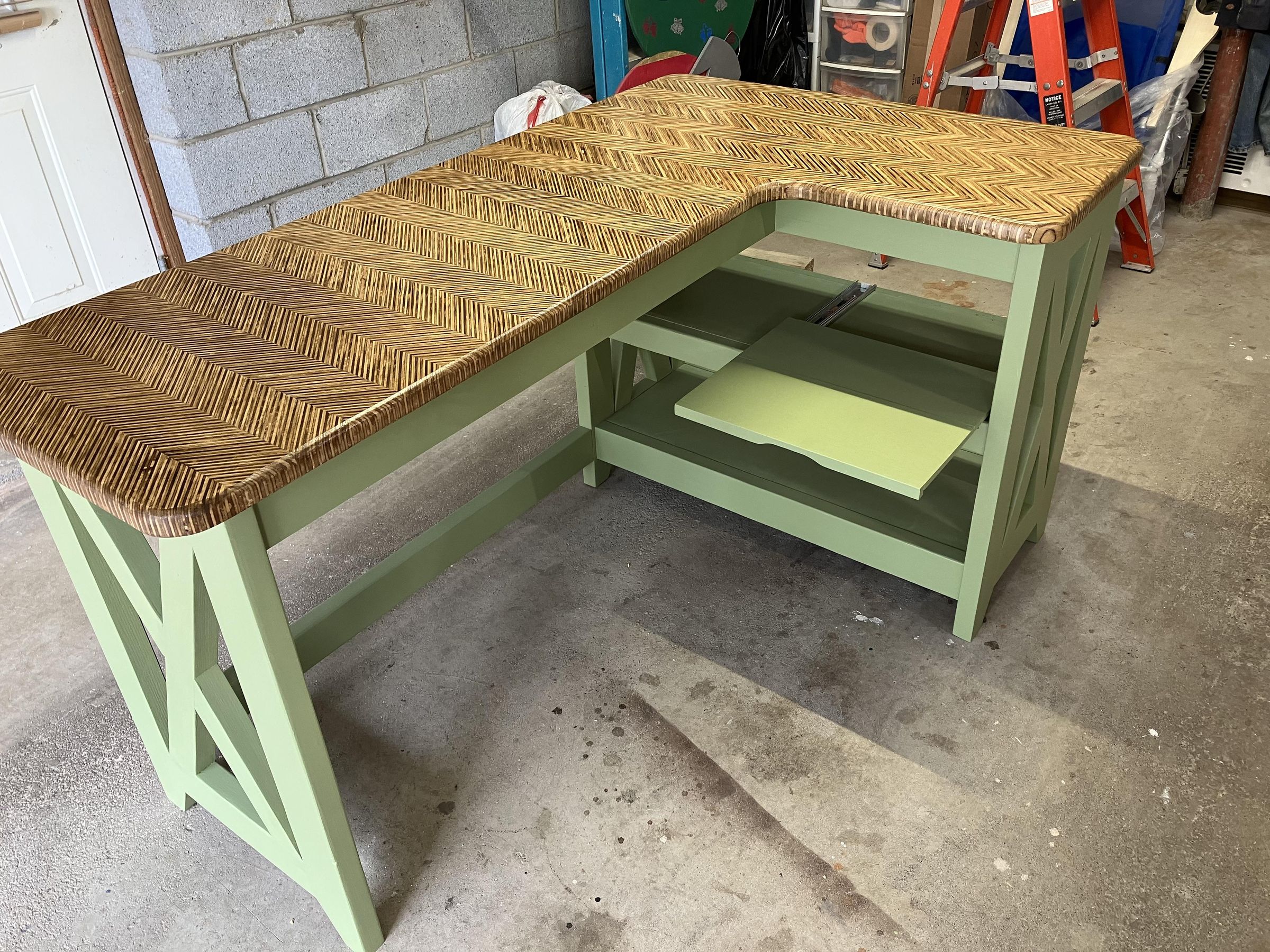 Chevron Pattern Plywood Corner Desk (motorized) 10 Steps (with