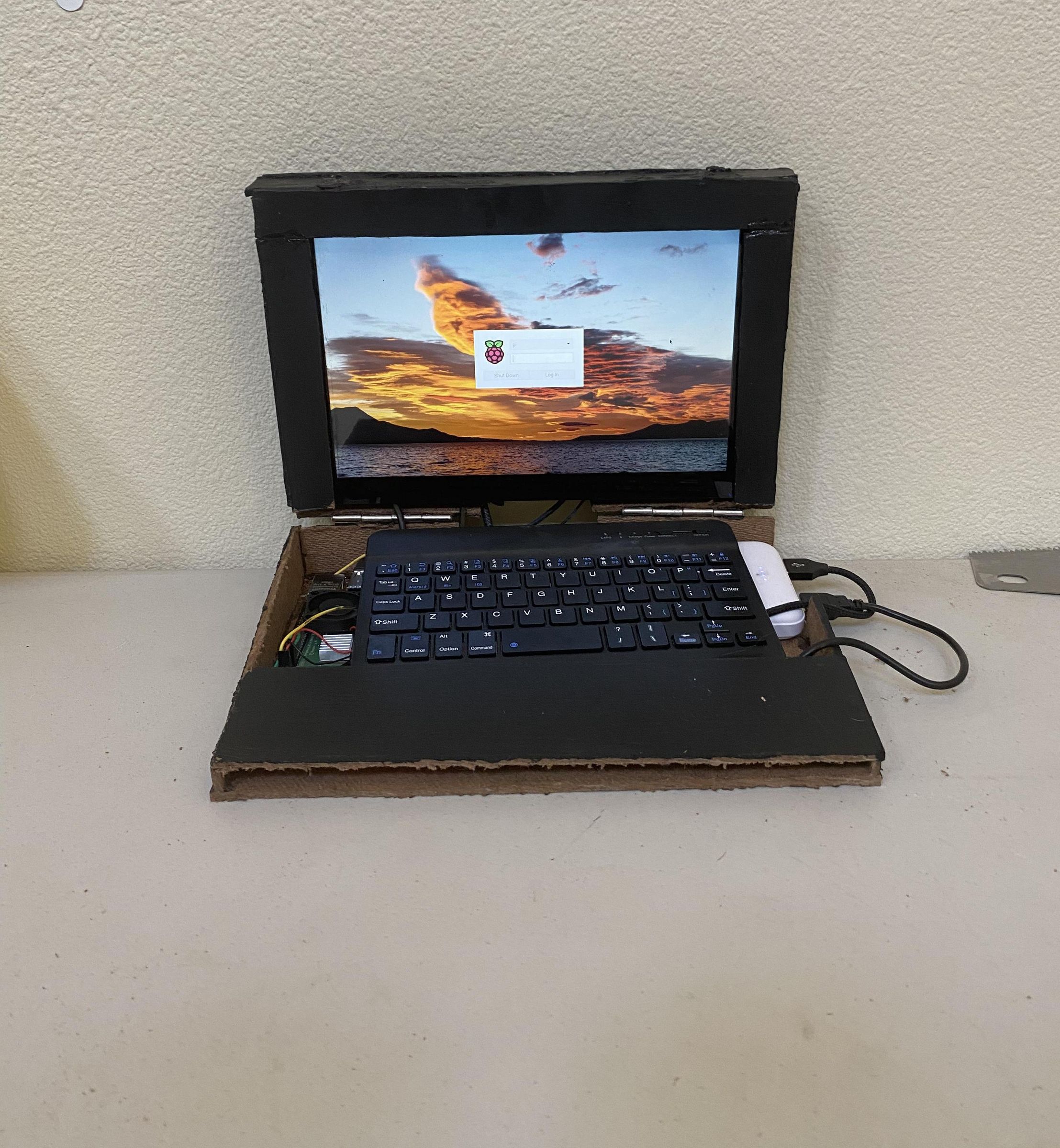 Simple Raspberry Pi DIY Laptop