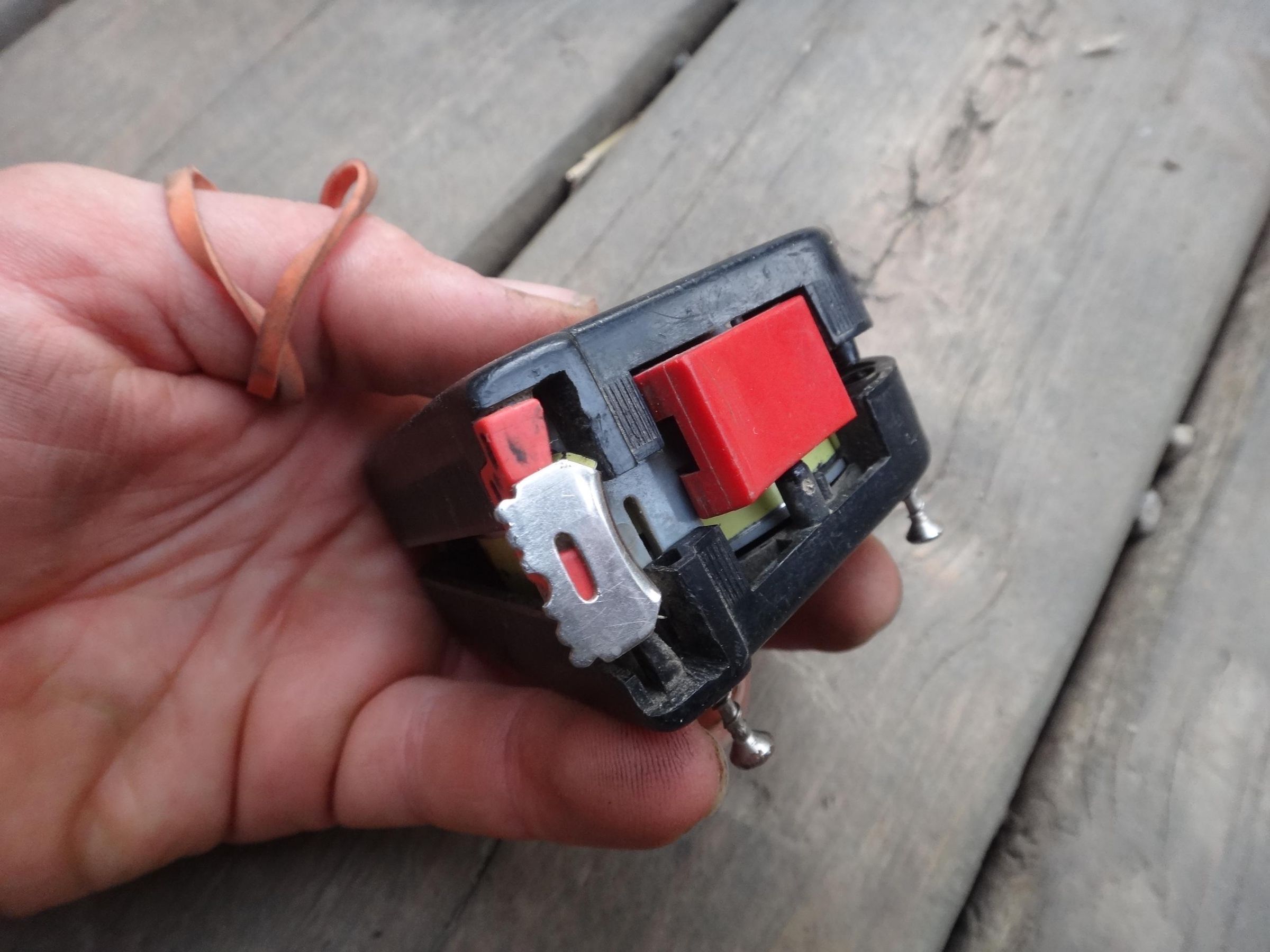 How to Fix a Measuring Tape That Won't Retract (Broken Spring) 5