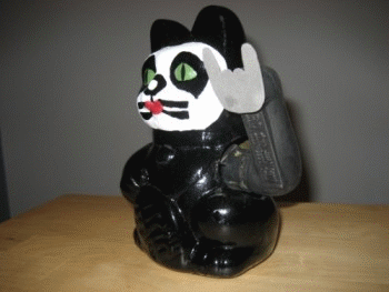 The Kiss Fortune Cat. El Gato De Los Kiss De La Suerte.