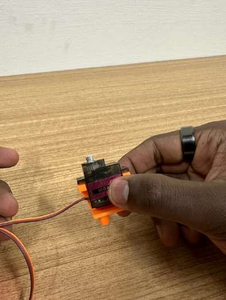 Attaching Mounts to Servo