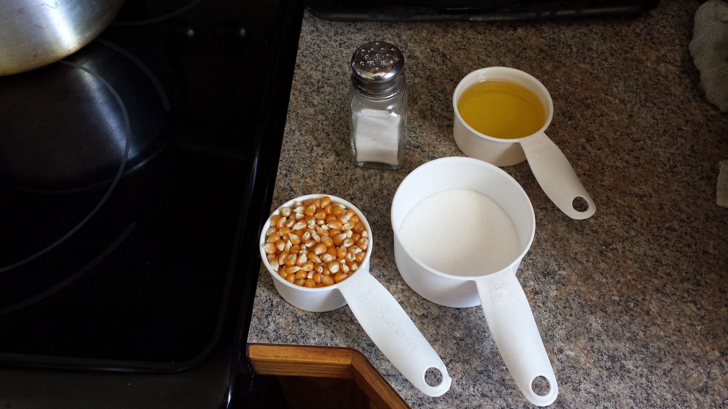 How to Make Kettle Corn With a Whirley Pop Machine on an Electric Stove Top 12 Steps (with