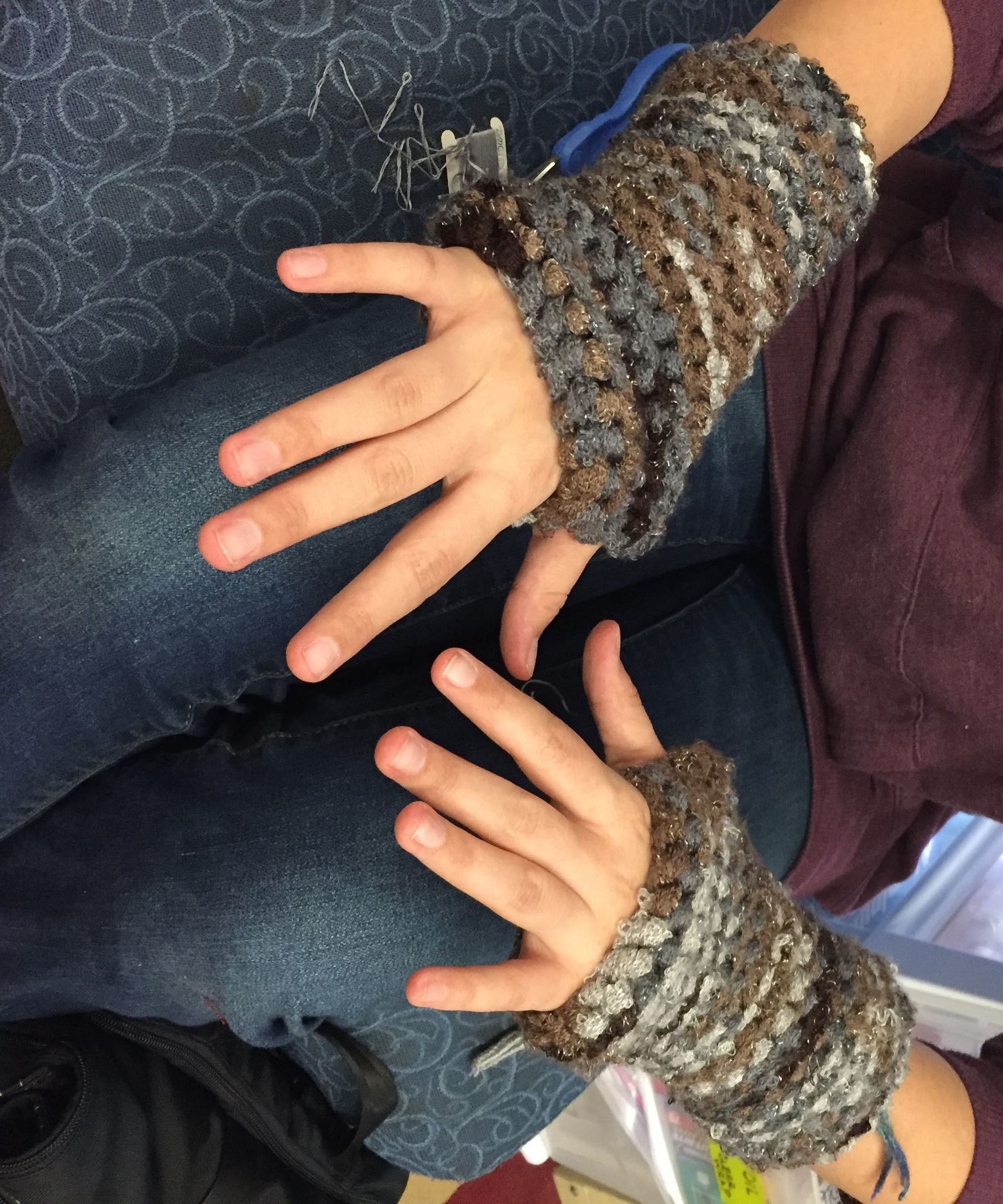 Beginners Knitting: Fitted Fingerless Gloves
