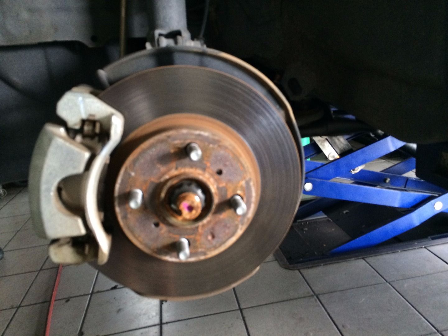 How to DIY Paint Car Brake Calipers 4 Steps Instructables