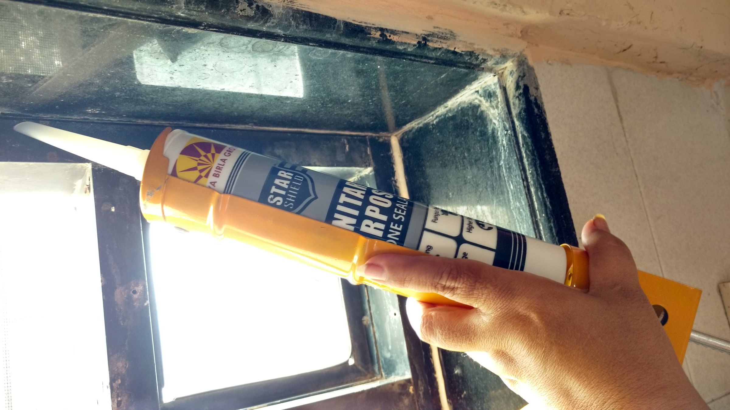 How to Apply Silicone Sealant in Bathrooms, Toilets and Kitchens. 7 Steps (with Pictures