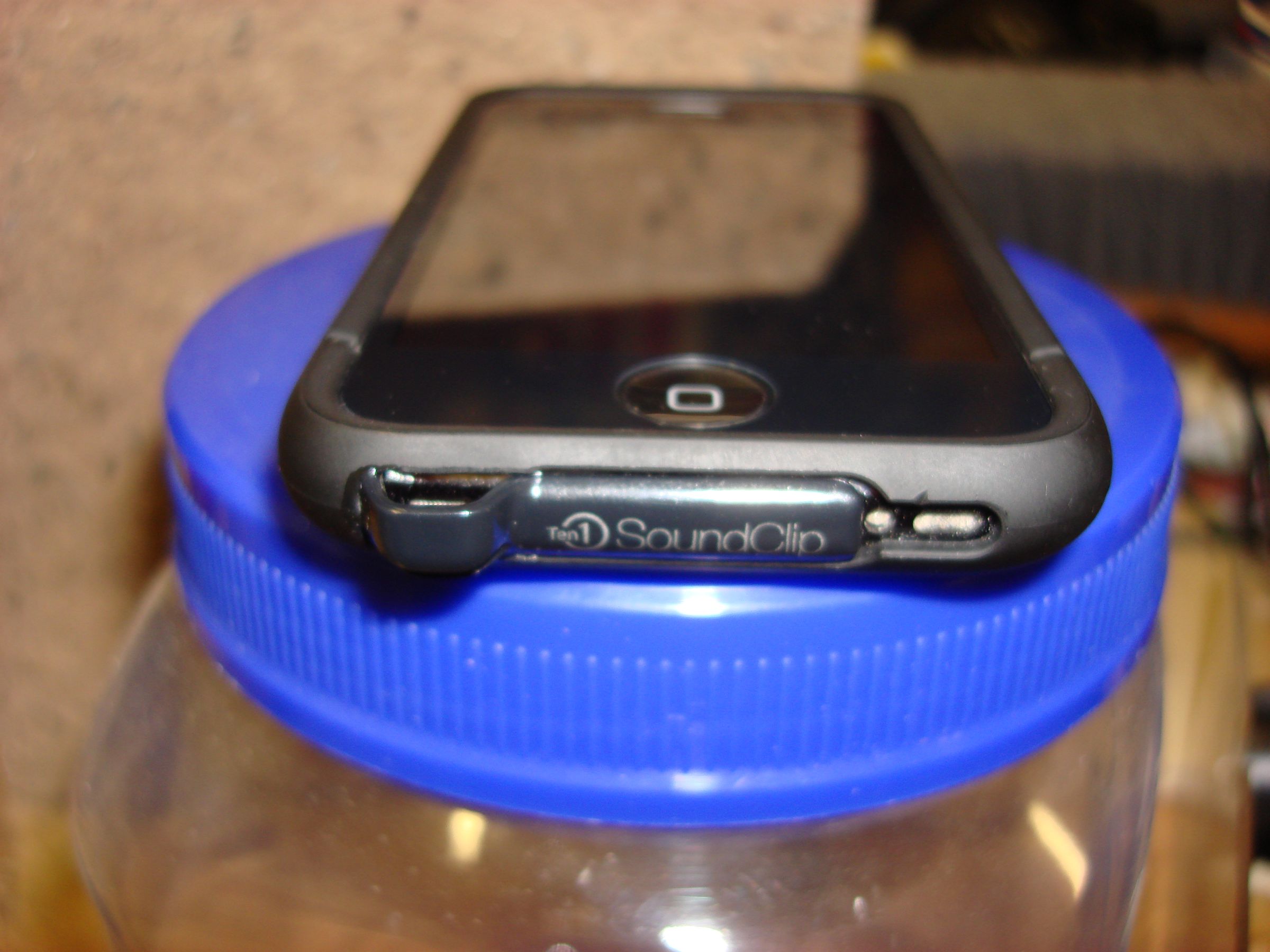 How to Attach a SoundClip to Your IPhone 3G Case