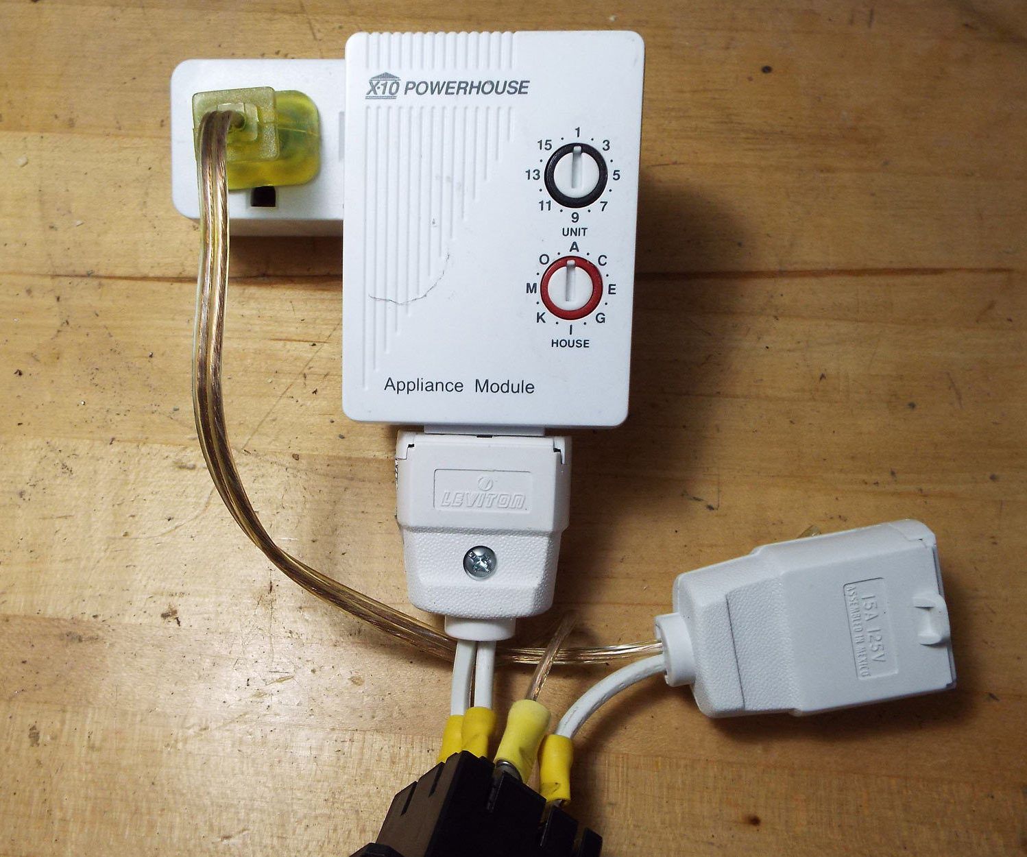 X10 Module Controlling an LED Light With NO Leakage