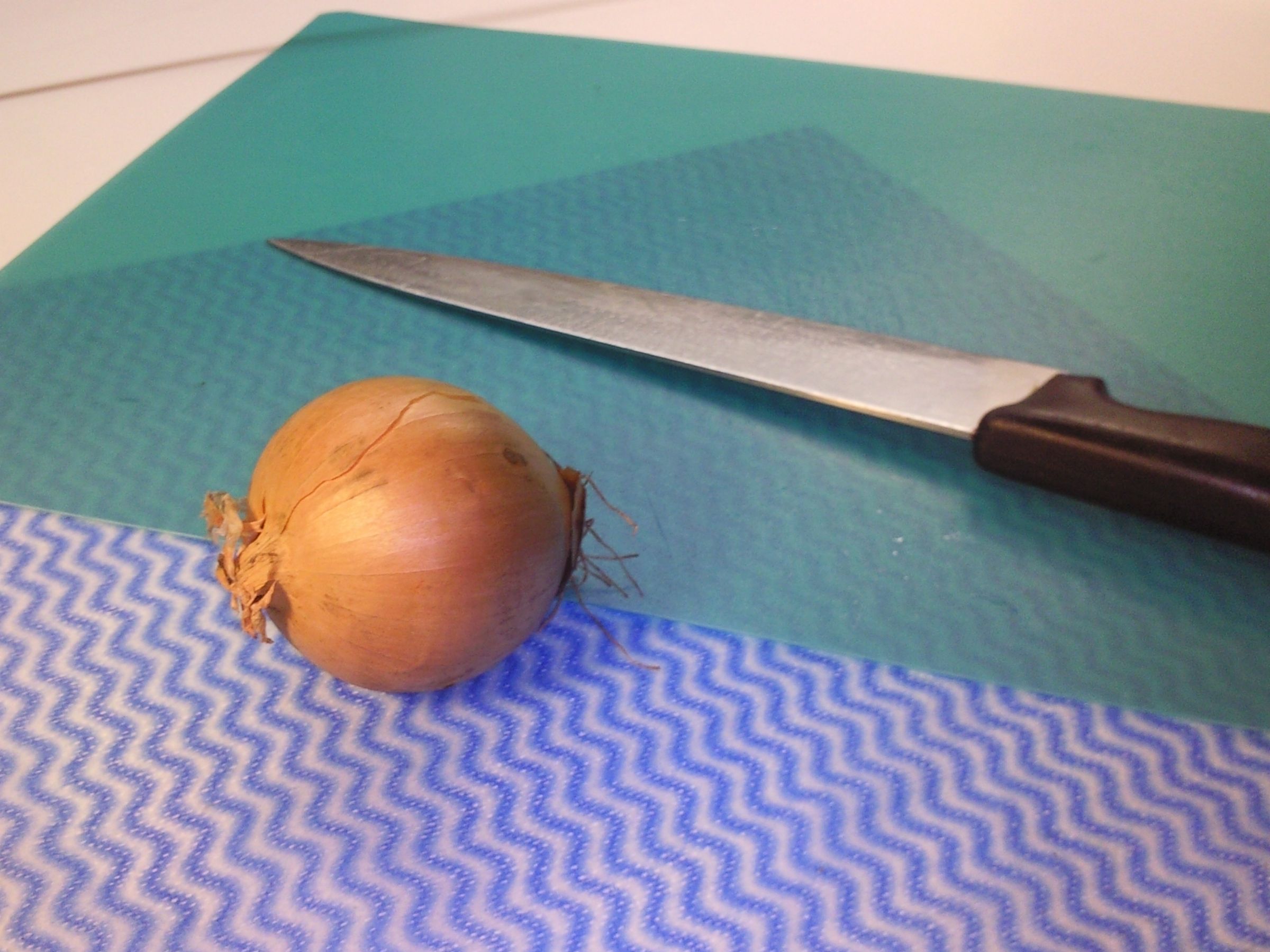 How to Dispatch a Tear Jerking Root Vegetable Into a Legion of Tinsy Pieces in Less Time Than It Takes a Hamster to Go to Sleep (or How to Dice an Onion in Less Than a Minute)