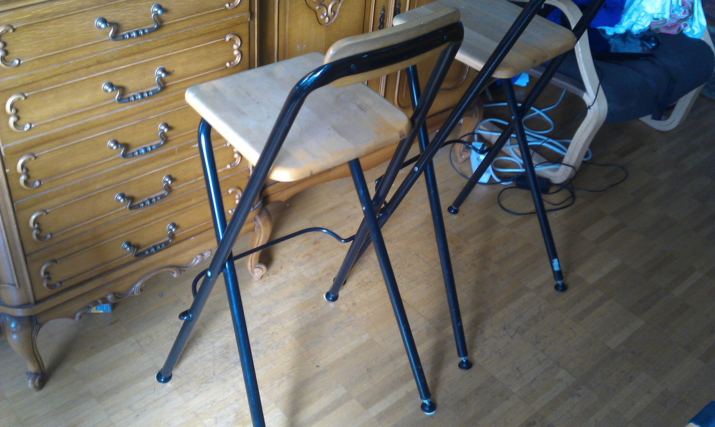 Repairing and improving of the legs of a chair: increased footprint