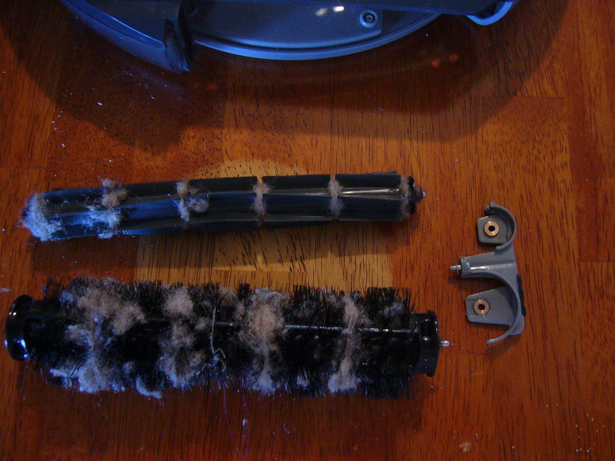 Cleaning a 1st or 2nd Generation Roomba : 8 Steps - Instructables