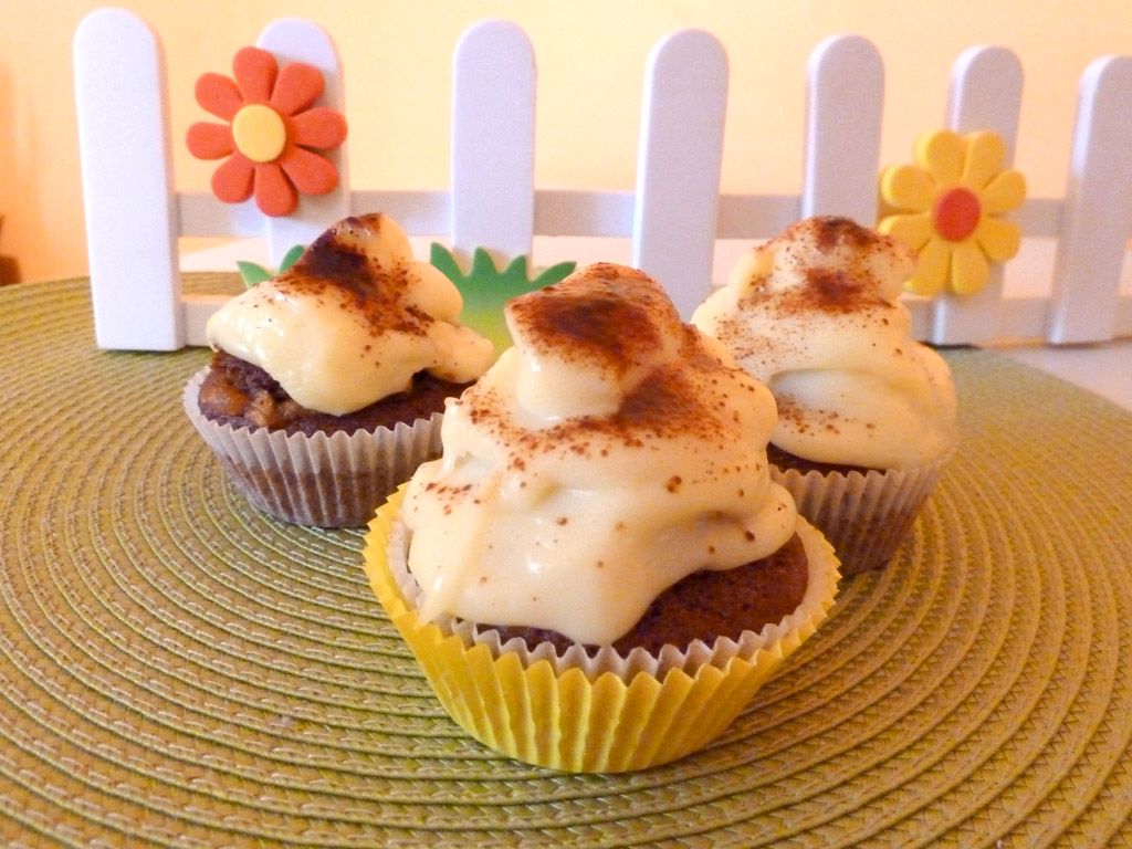 Vera's Pudding & Jam Cupcakes