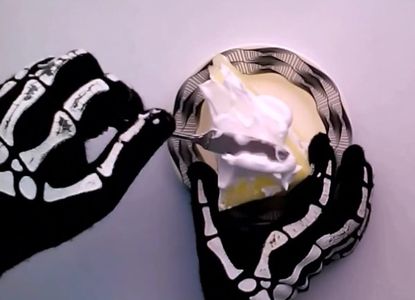  Apply a Little More Whipped Cream Above and the Outer Edge to Coat Completely.