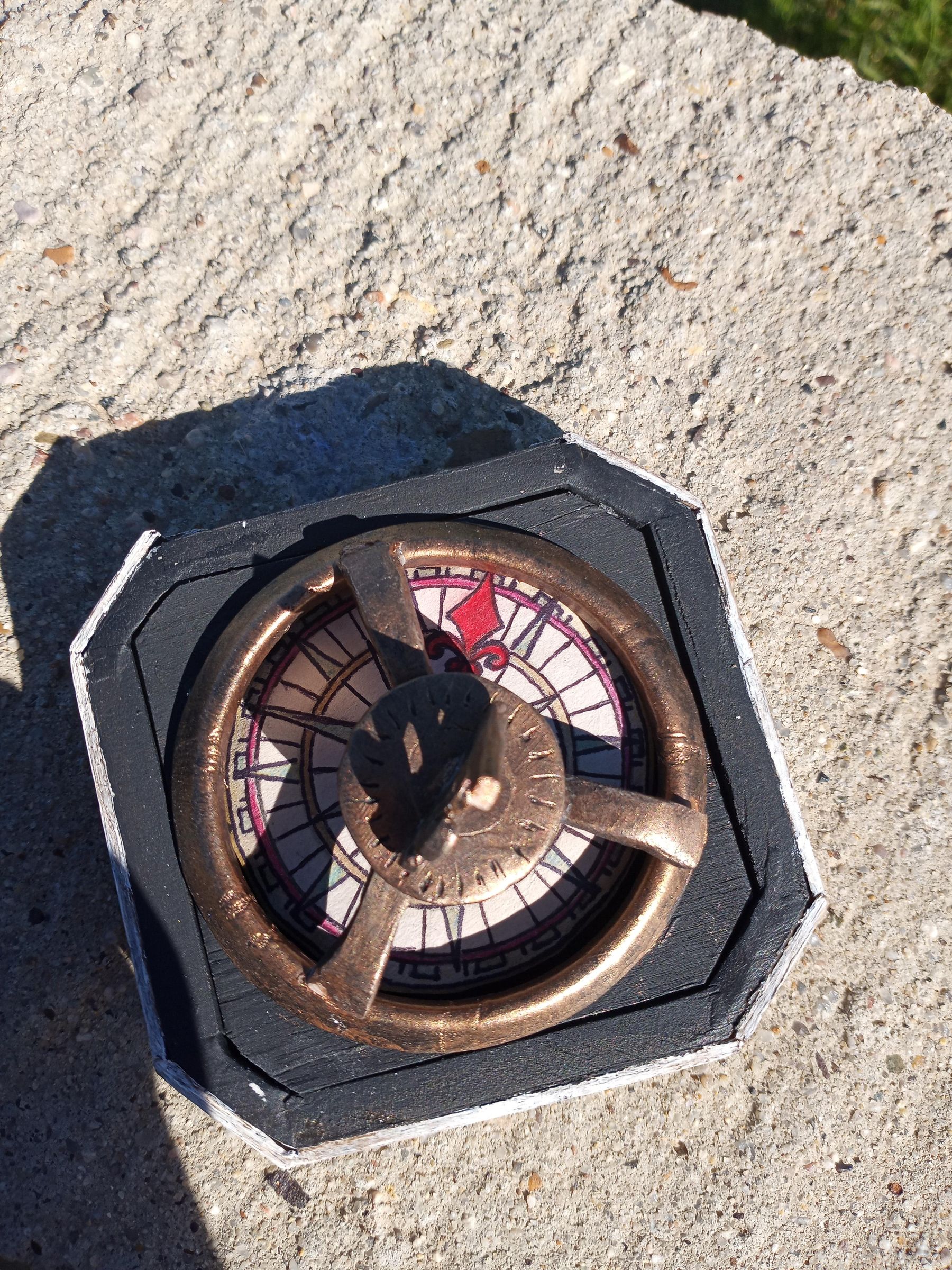 The Compass That Doesn't Point North 10 Steps (with Pictures