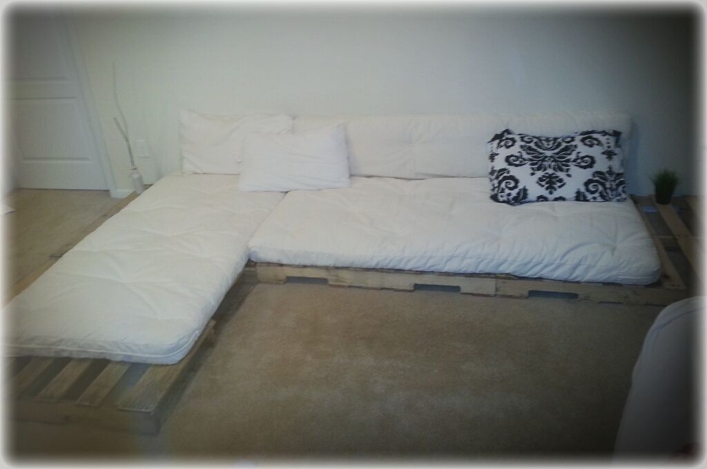 No Tools, Easy DIY Wood Pallet Couch.