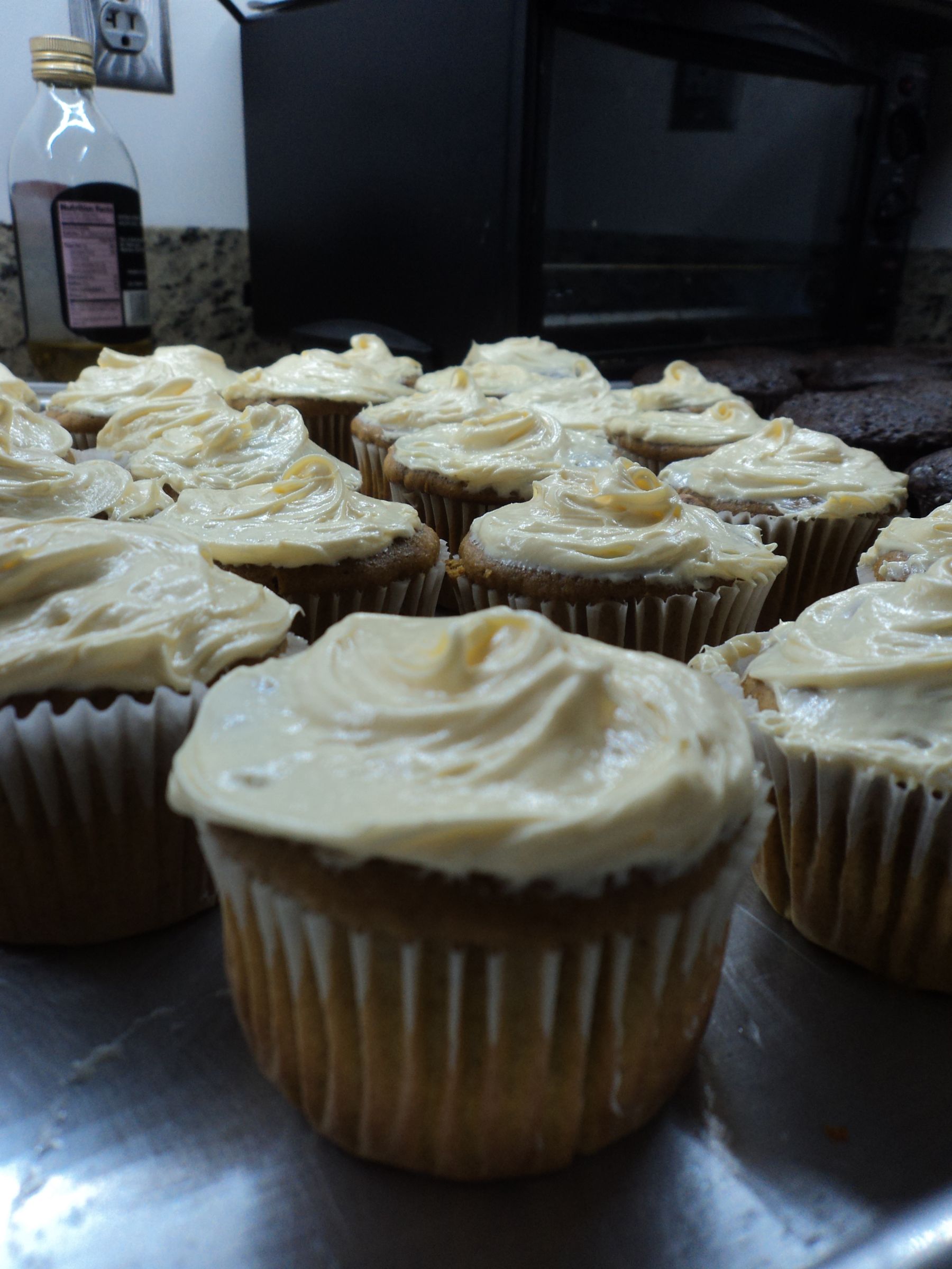 Super Simple Pumpkin Cupcakes