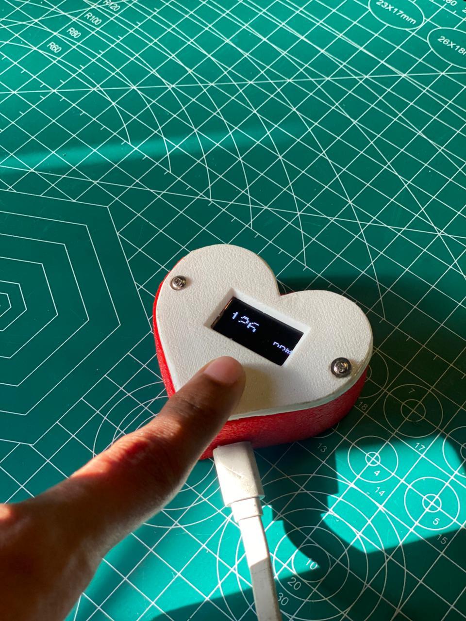❤️📟 BPM (Heart Rate) Monitoring System With Custom 3D-Printed Heart-Shaped Case