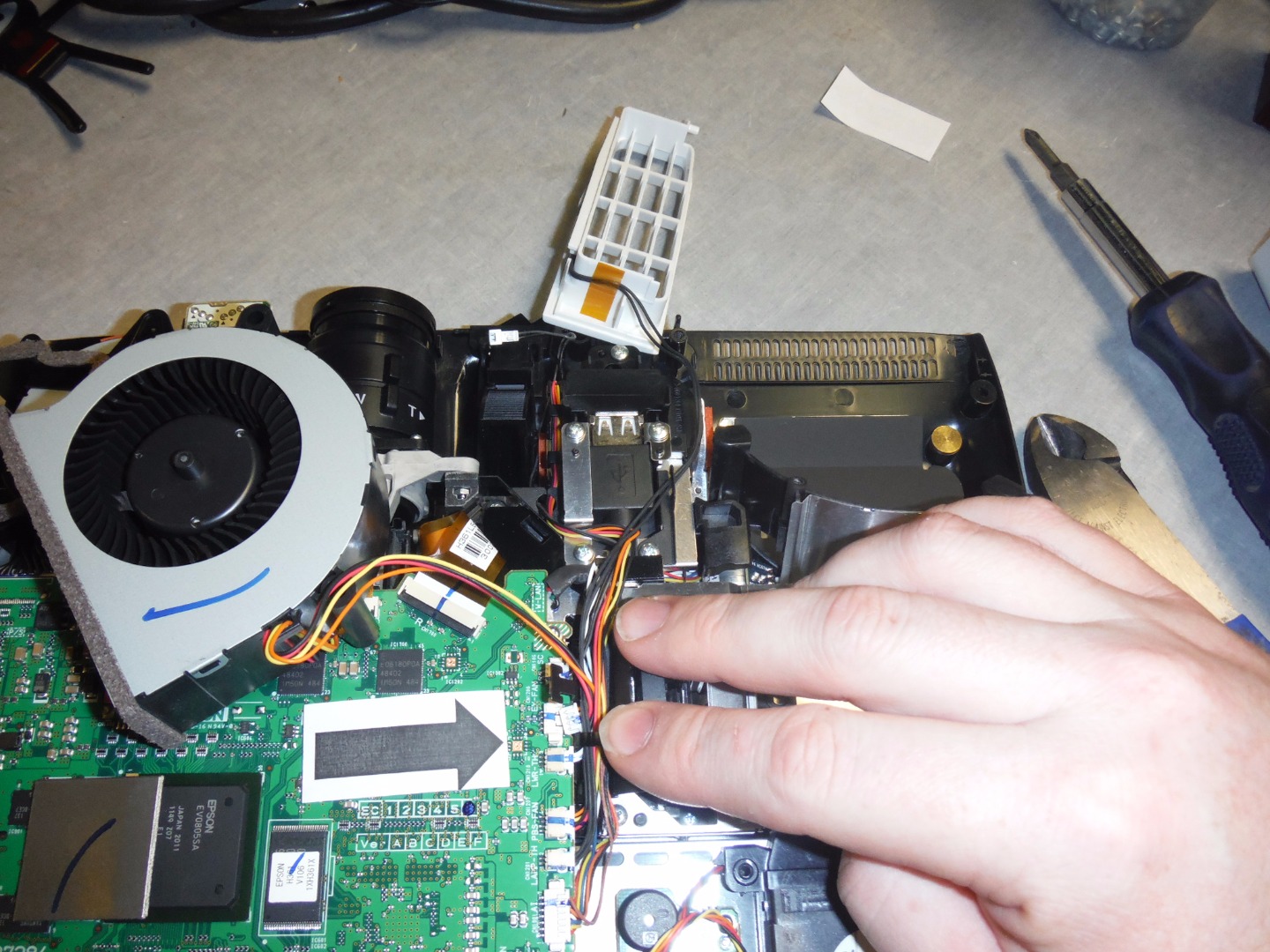 Epson 1770W LCD Projector Overheating? Repair It! 8 Steps (with Pictures) Instructables