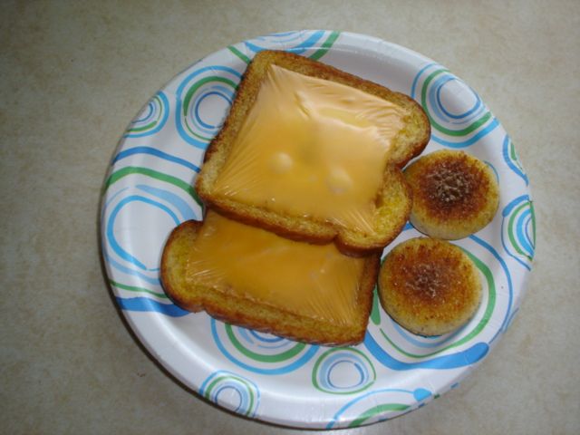 Pain Aux Oeufs Au Milieu Garnie De Fromage