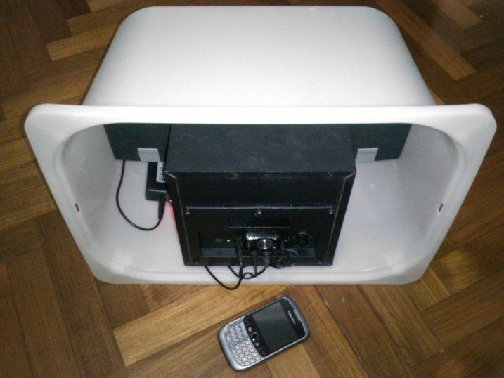 Battery-powered Bluetooth 2.1 Speakers!