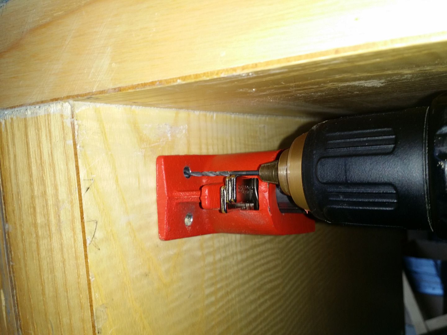 Moxon Vise From Pipe Clamps With Foot Pedal Release! 4 Steps