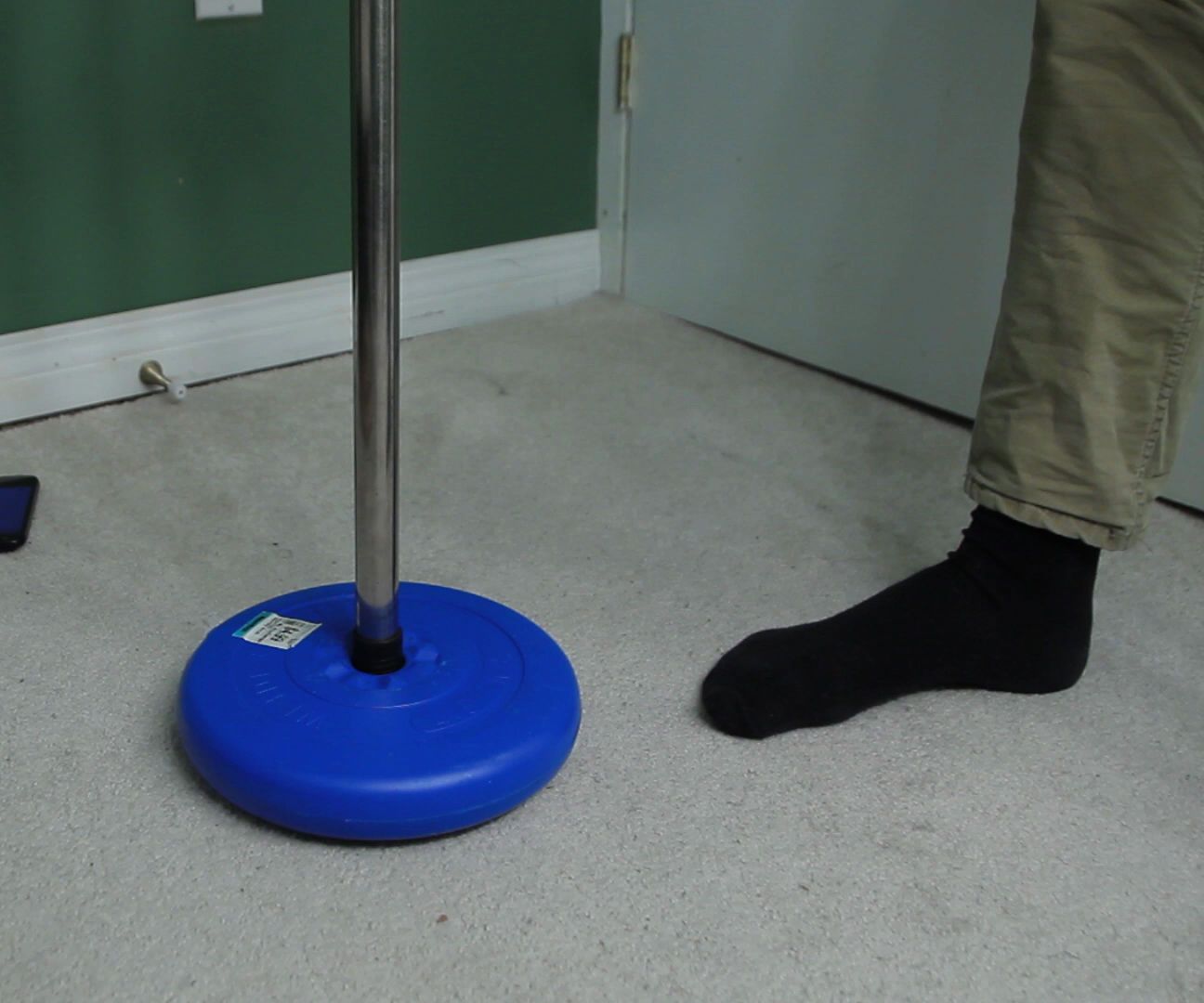 Cheap Lightstand - DIY for Less Than 10 Bucks