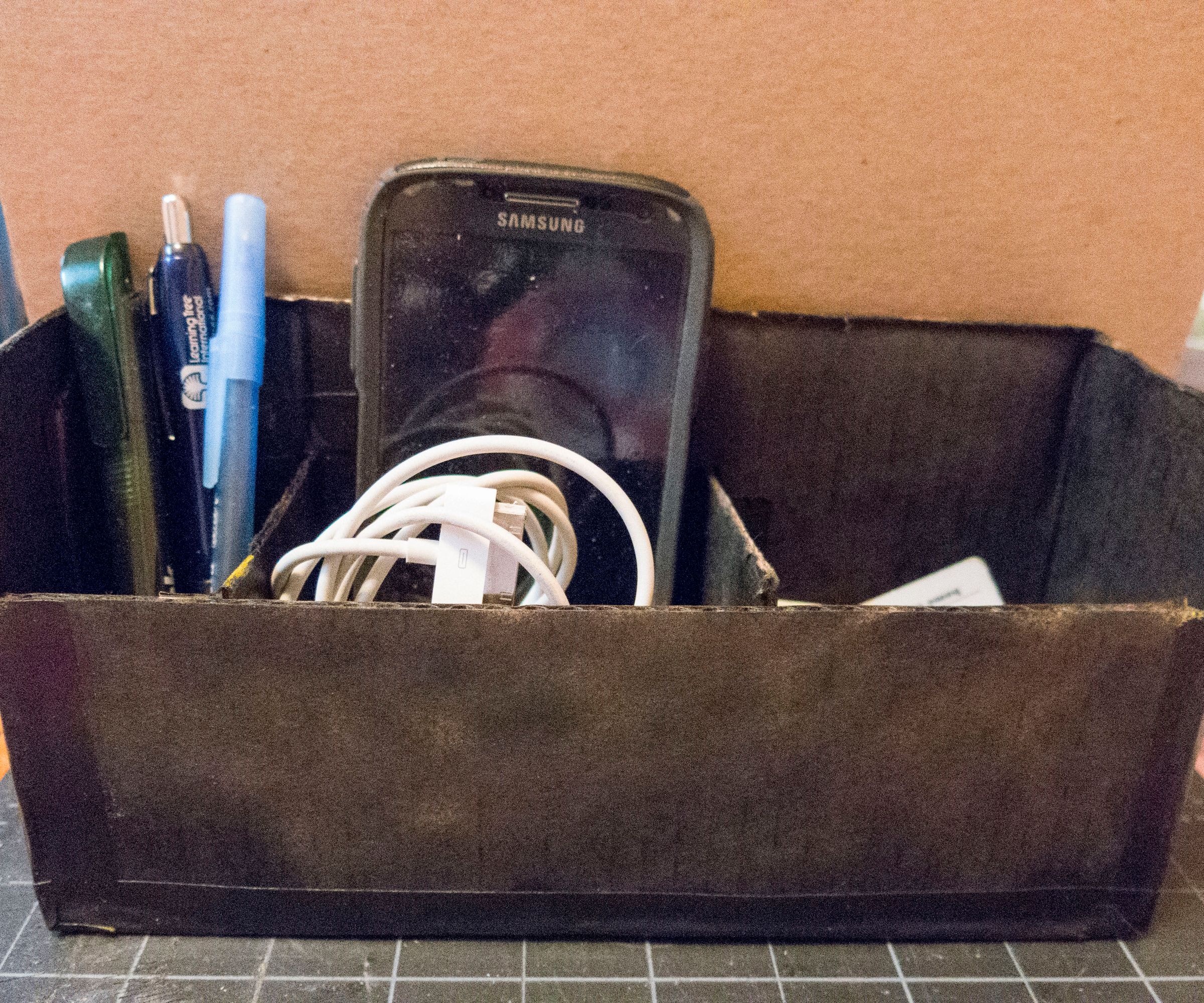 Simple Compact Cardboard Organizer 