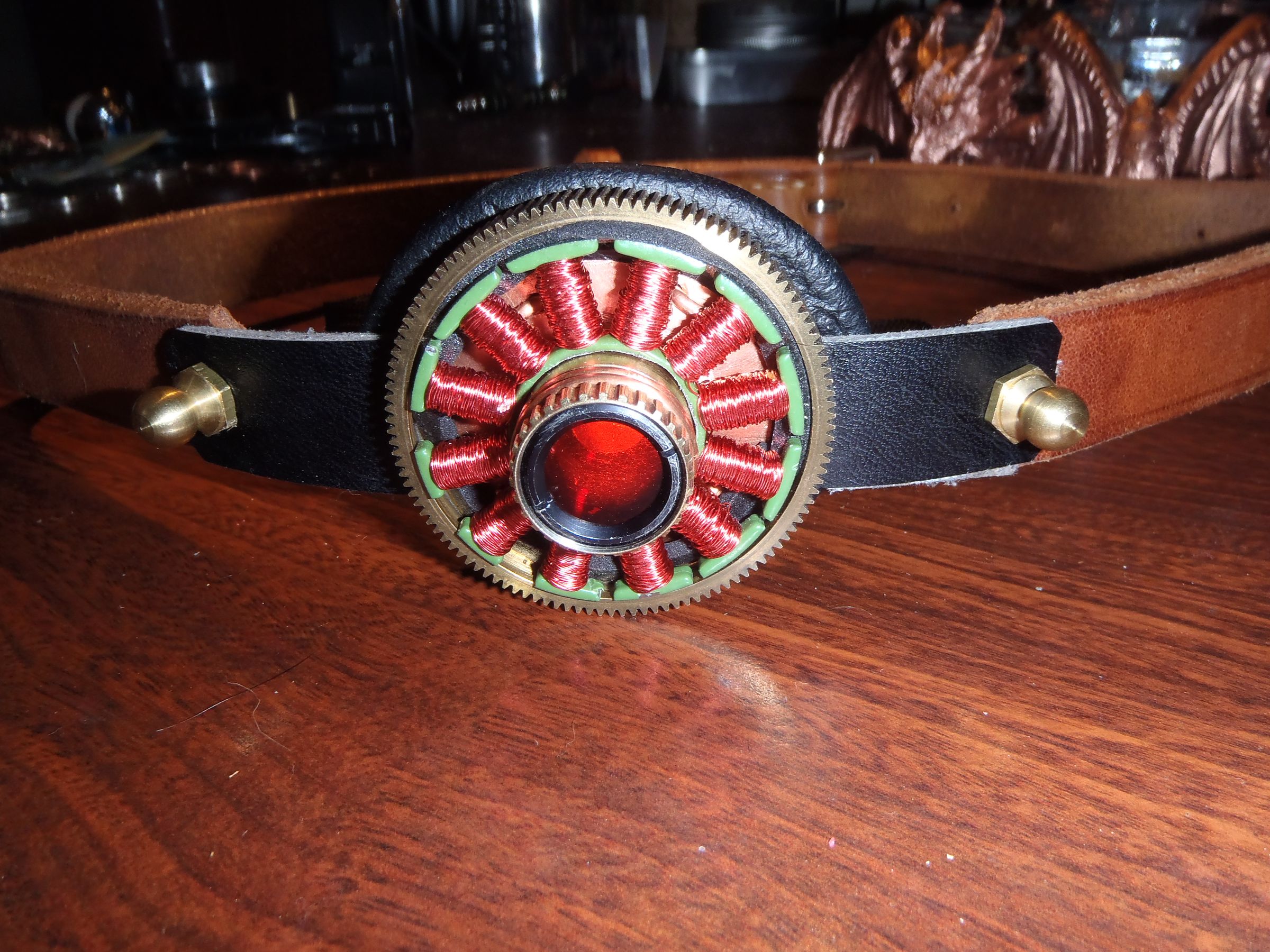 Uni-ocular Enhancement Device