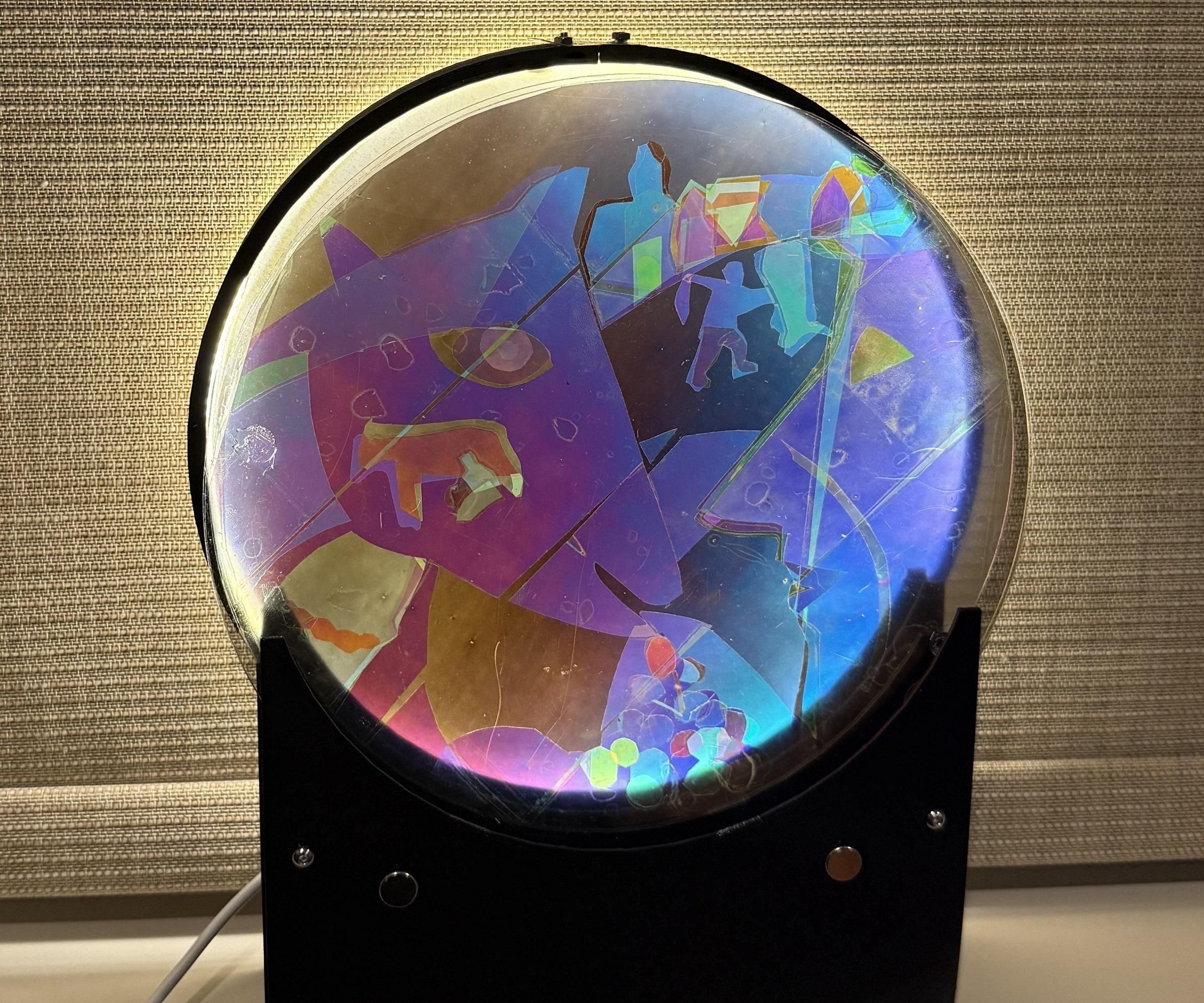 Polarized Art: Hidden Colors in Motion