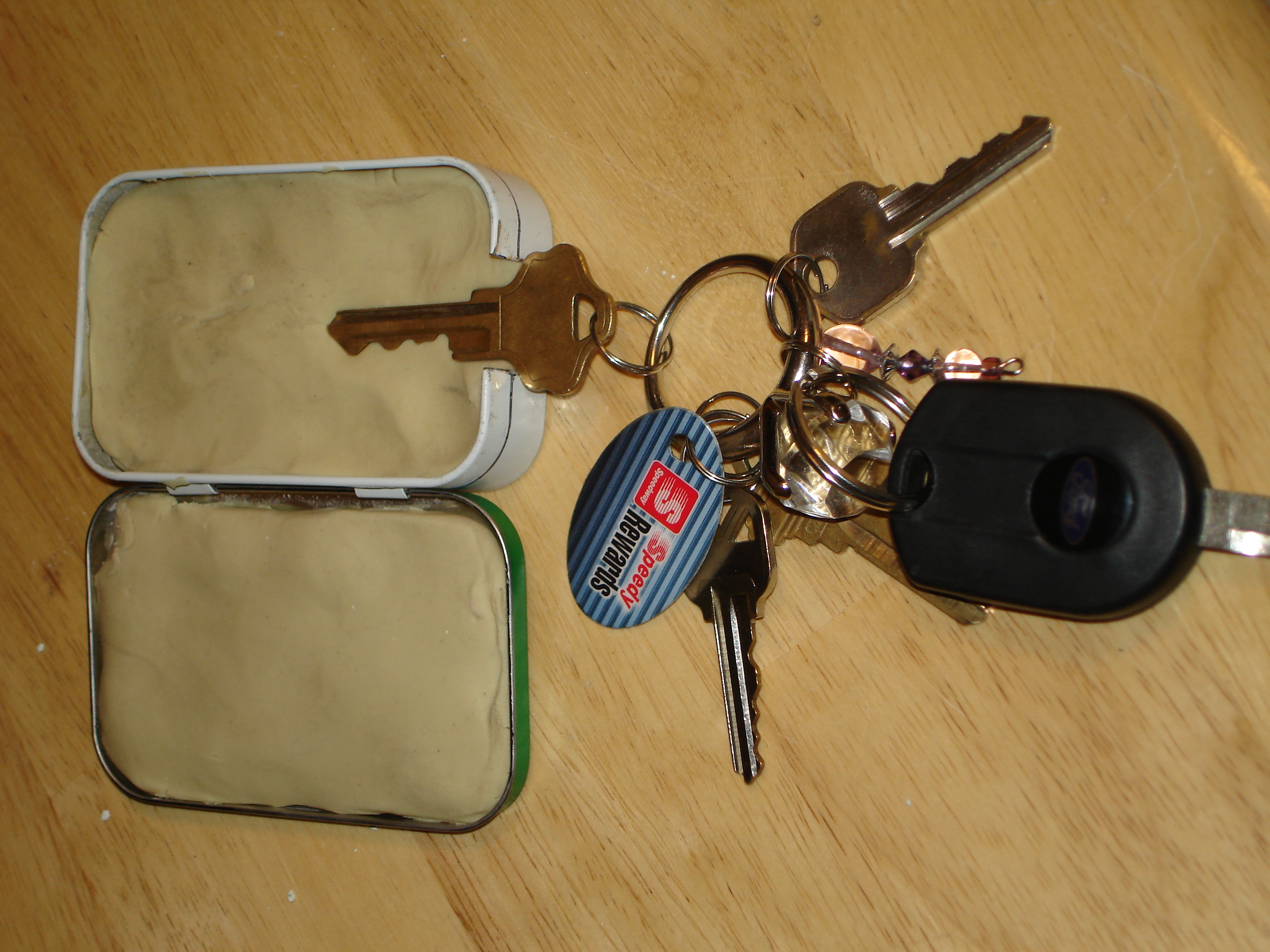 Je Suis Un Espion: Key Mold