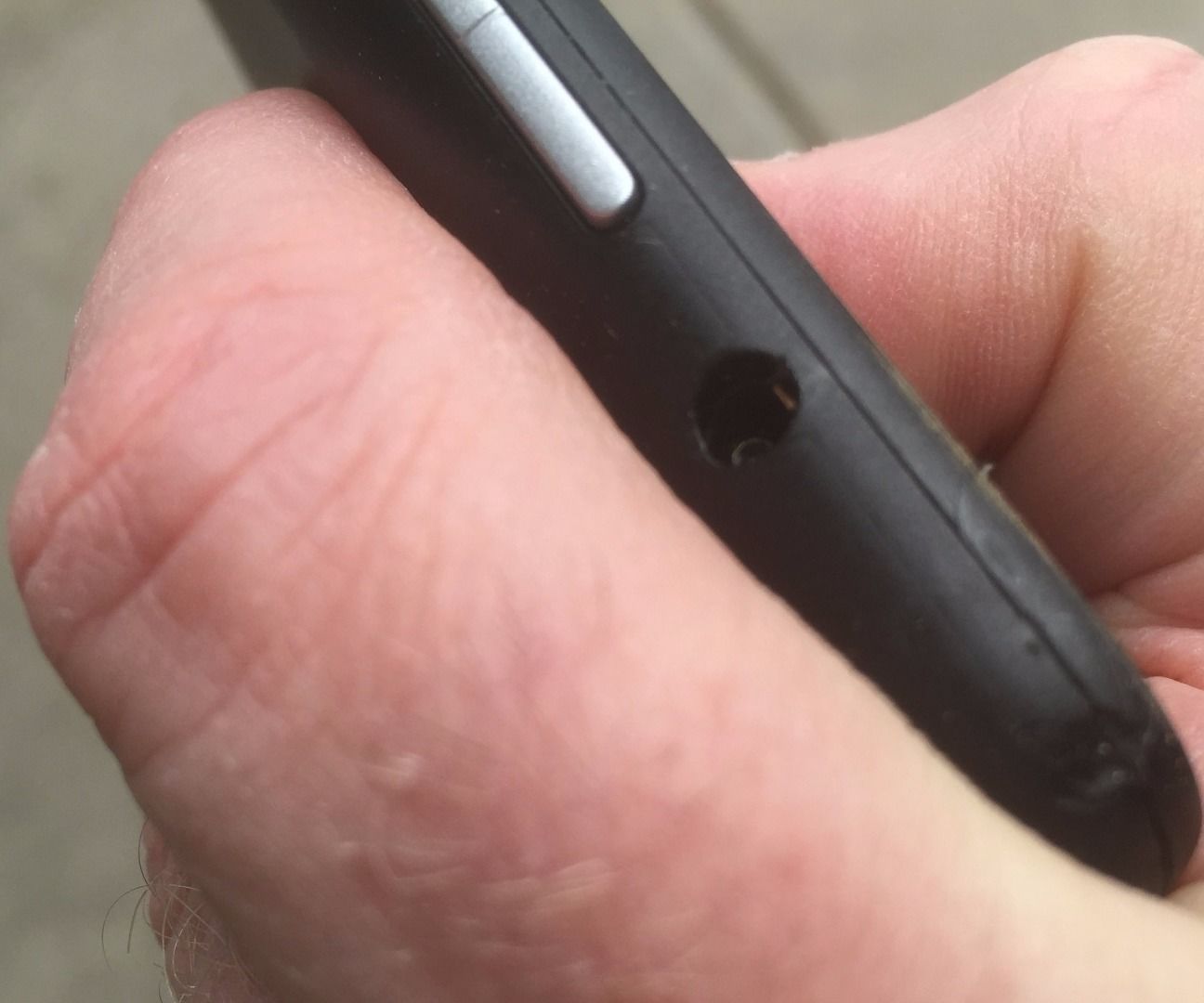 Remove Broken Stereo Jack From Kindle 5 Steps (with Pictures