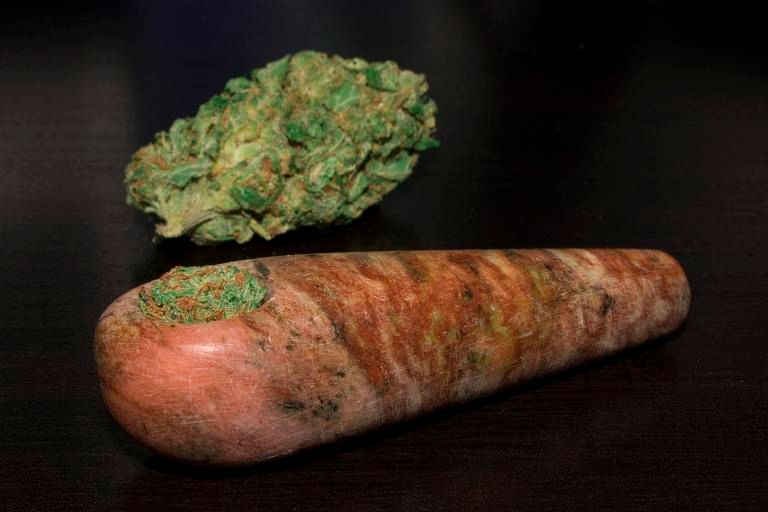 Carve a Stone Tobacco Pipe