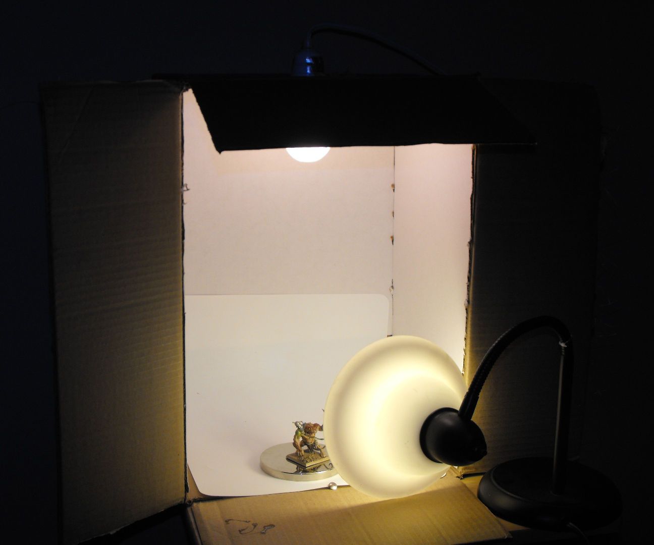 Building a Super Cheap Light Box for Macro Photography.