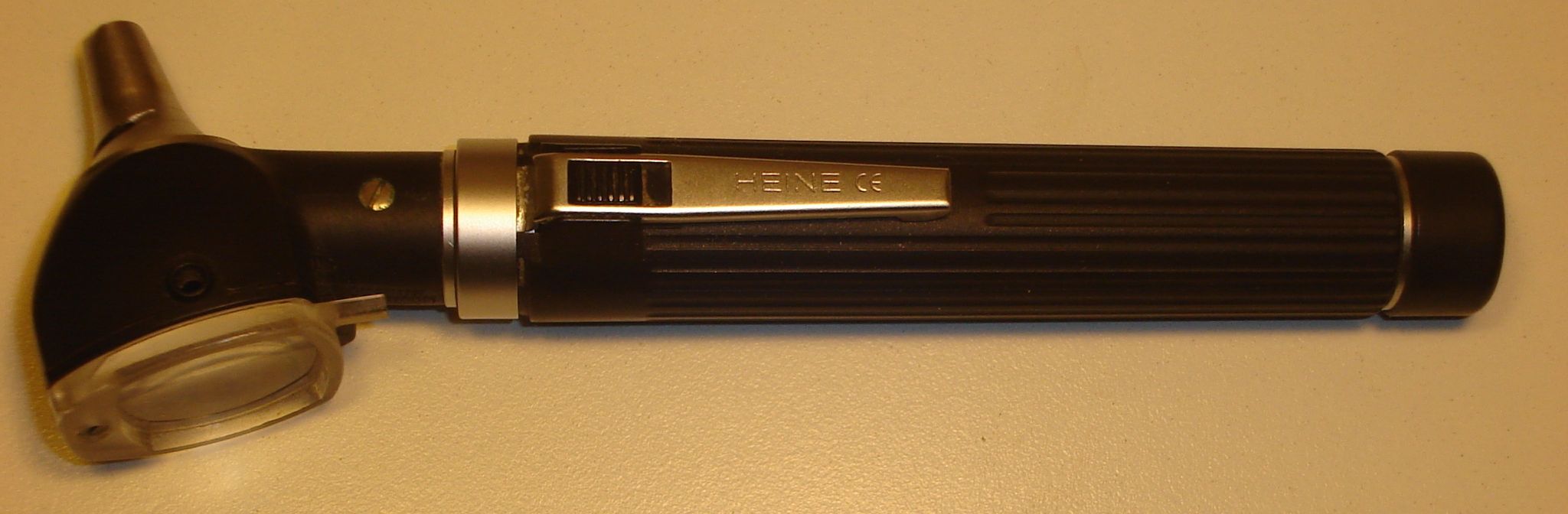 Otoscopio Heine Con Led (una Mejora) [Heine Otoscope With Led (an Improvement)]