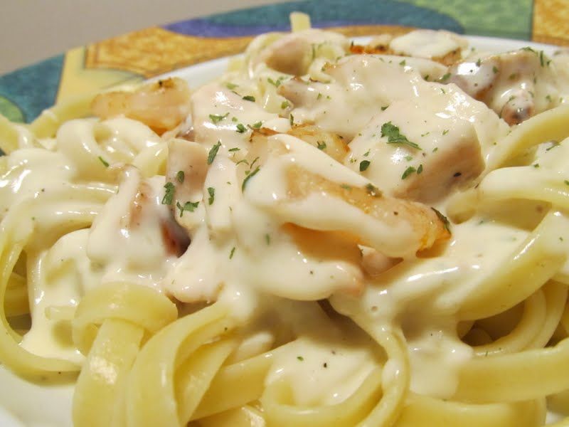 Cheesy Chicken and Shrimp Alfredo