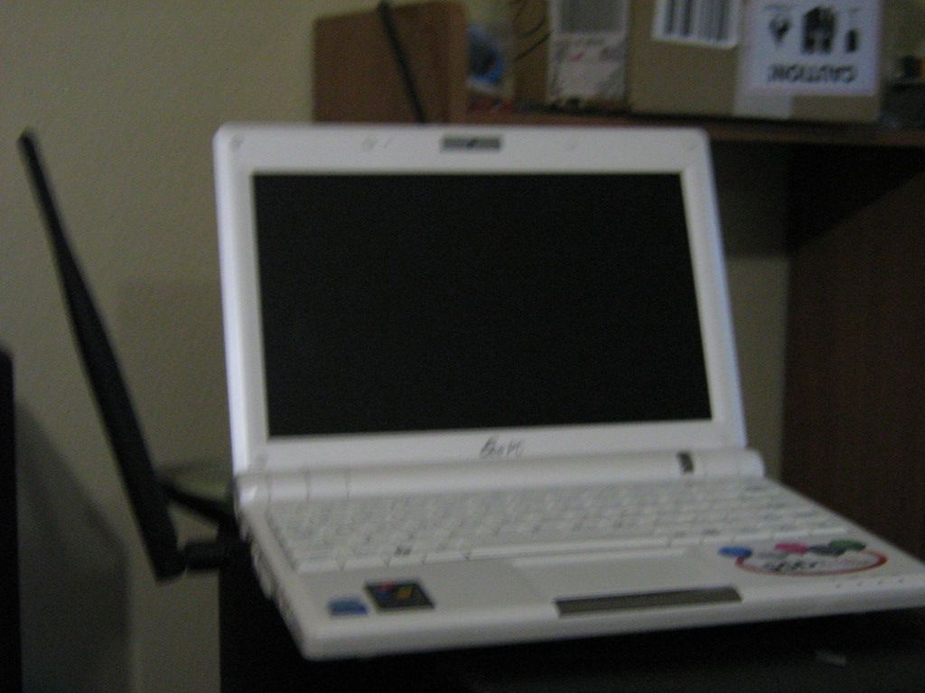 Add a Wireless Antenna to Your Eeepc 900a