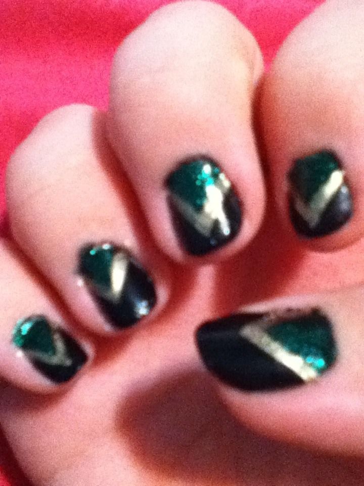(Loki) Triangle and Stripe Themed Nail Art