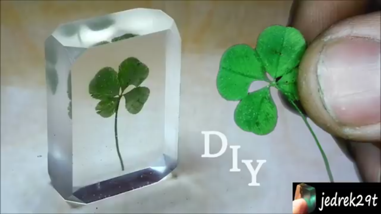 DIY Four-leaf Clover in Resin
