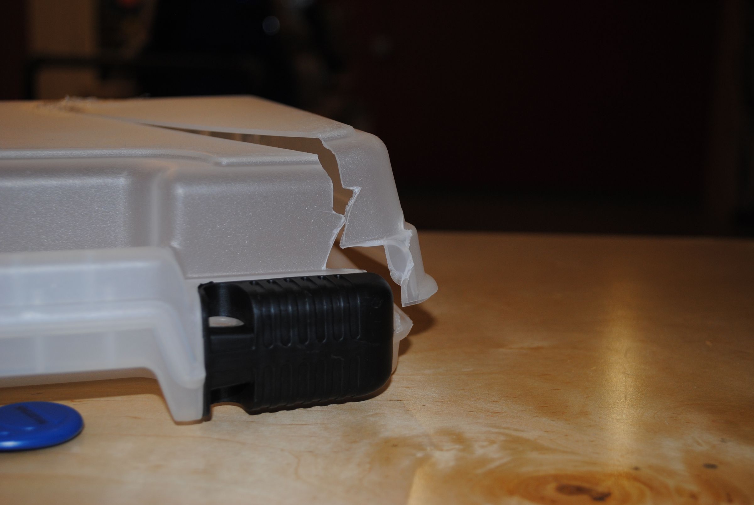 Broken Plastic Box? Weld It Back Together! 4 Steps (with Pictures