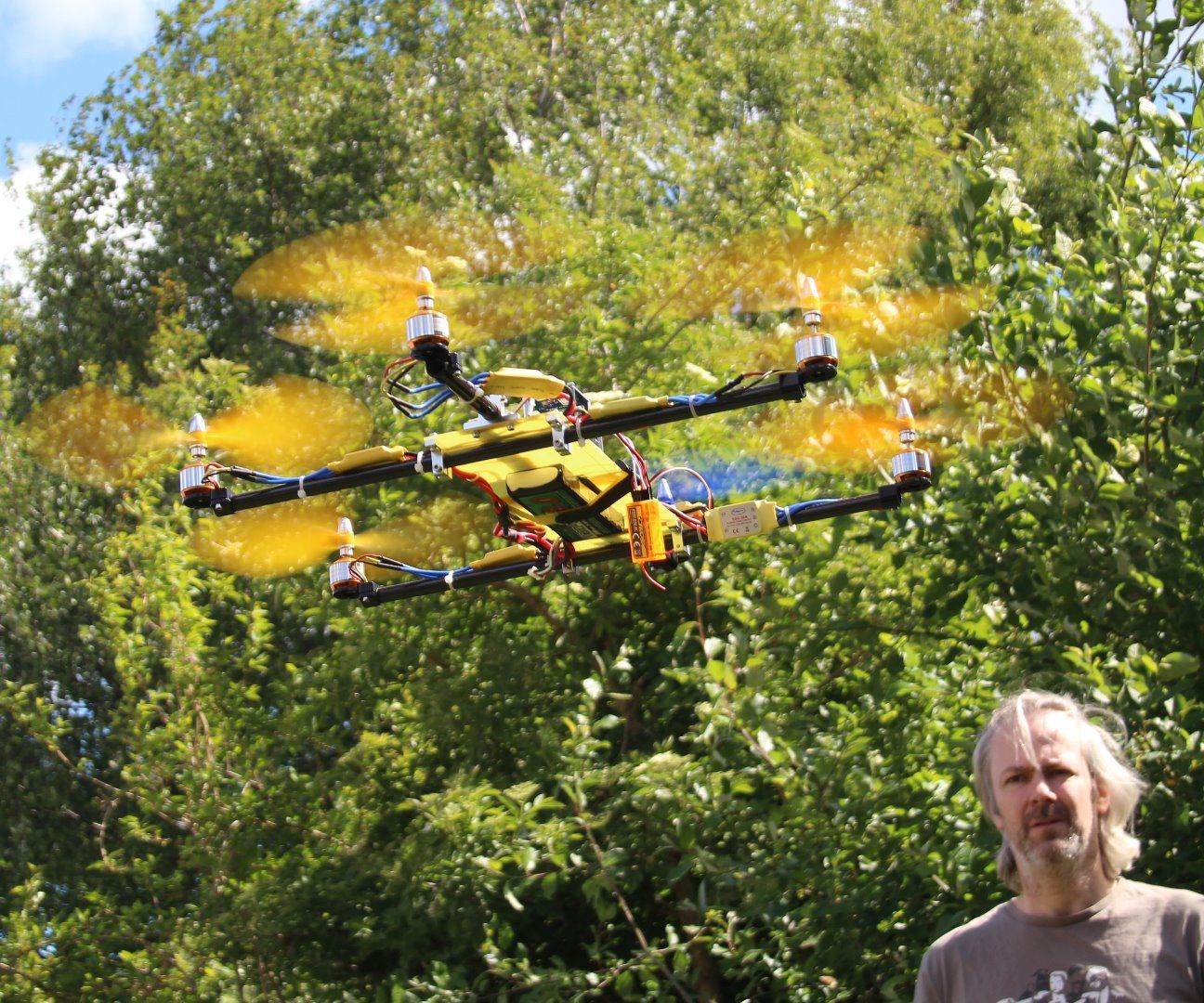 Simple Lightweight Hexacopter (A2212 Motors, 30AMP ESC, AIOP FC, 3000mAh 11.1v Lipo)