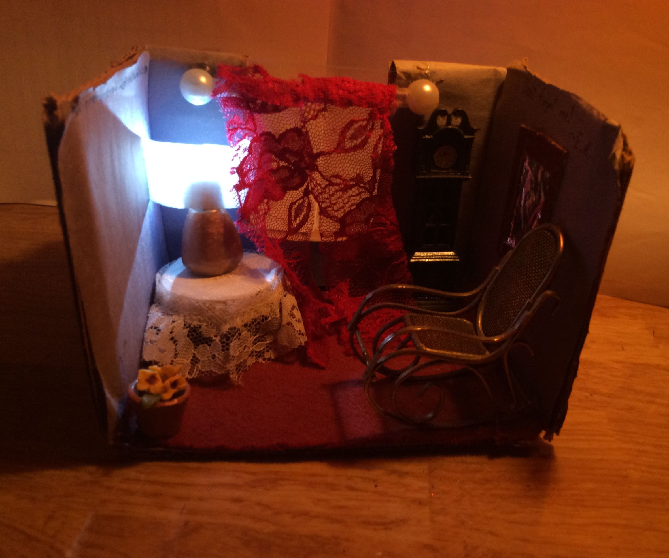 Old Cozy Room Diorama (Lit)